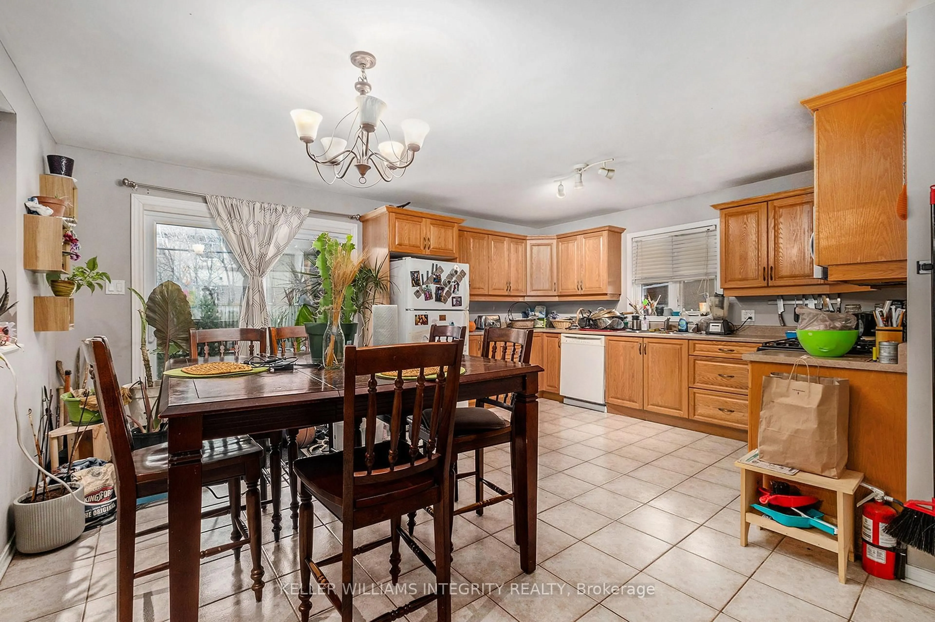 Open concept kitchen, ceramic/tile floor for 1384 Chatelain Ave, Ottawa Ontario K1Z 8A8