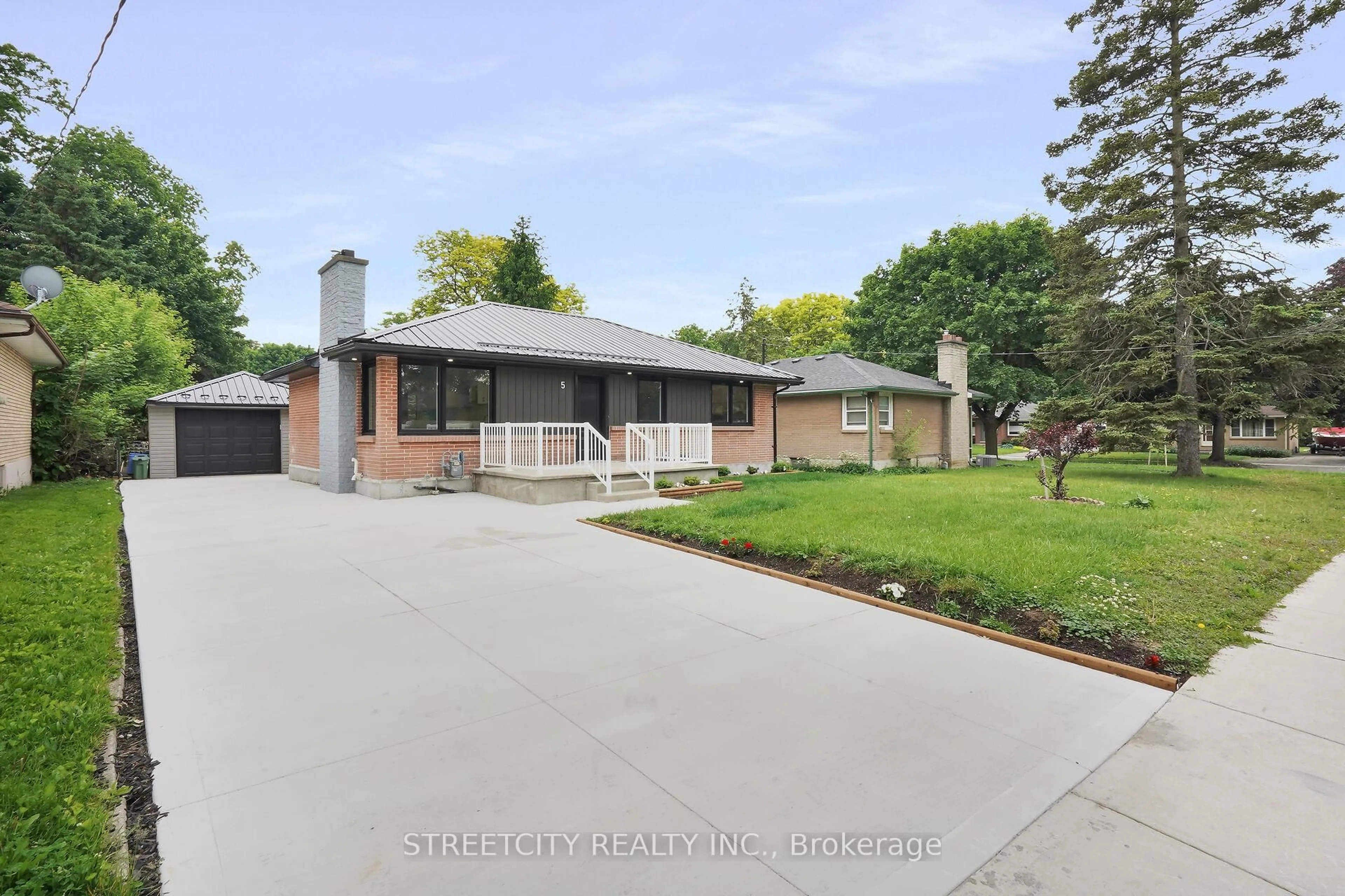 Unknown for 5 THORNCREST Cres, London South Ontario N6J 1K4