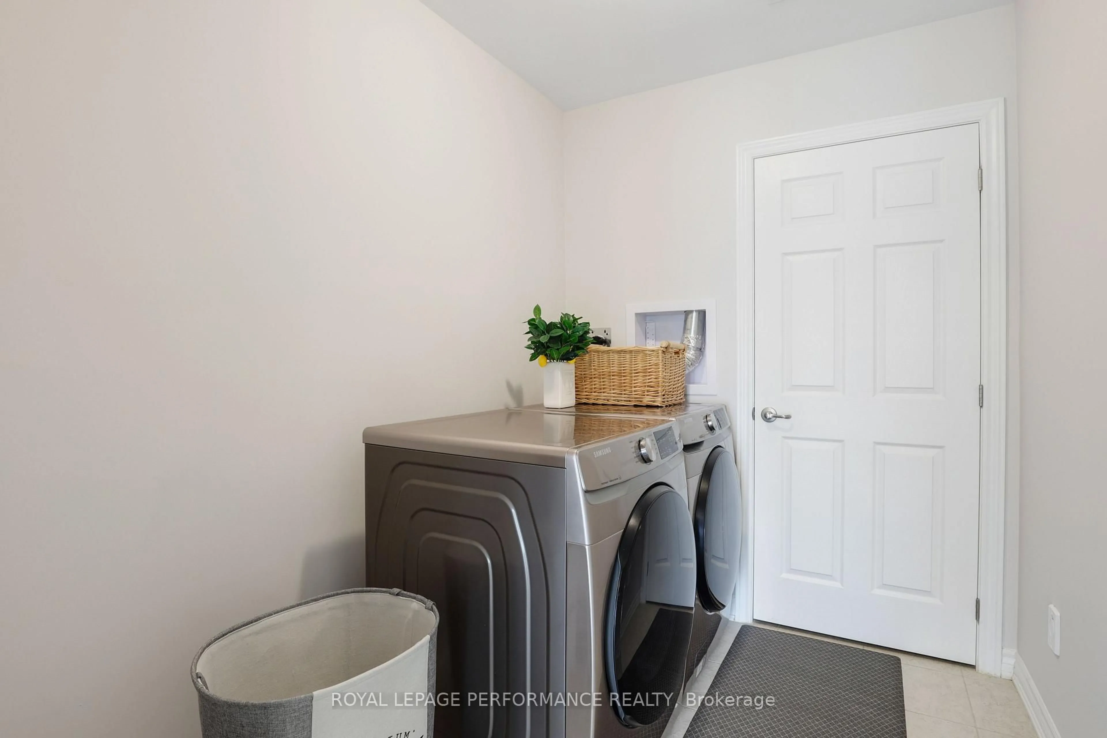 Laundry room for 827 Kiniw Private, Ottawa Ontario K1K 5A3