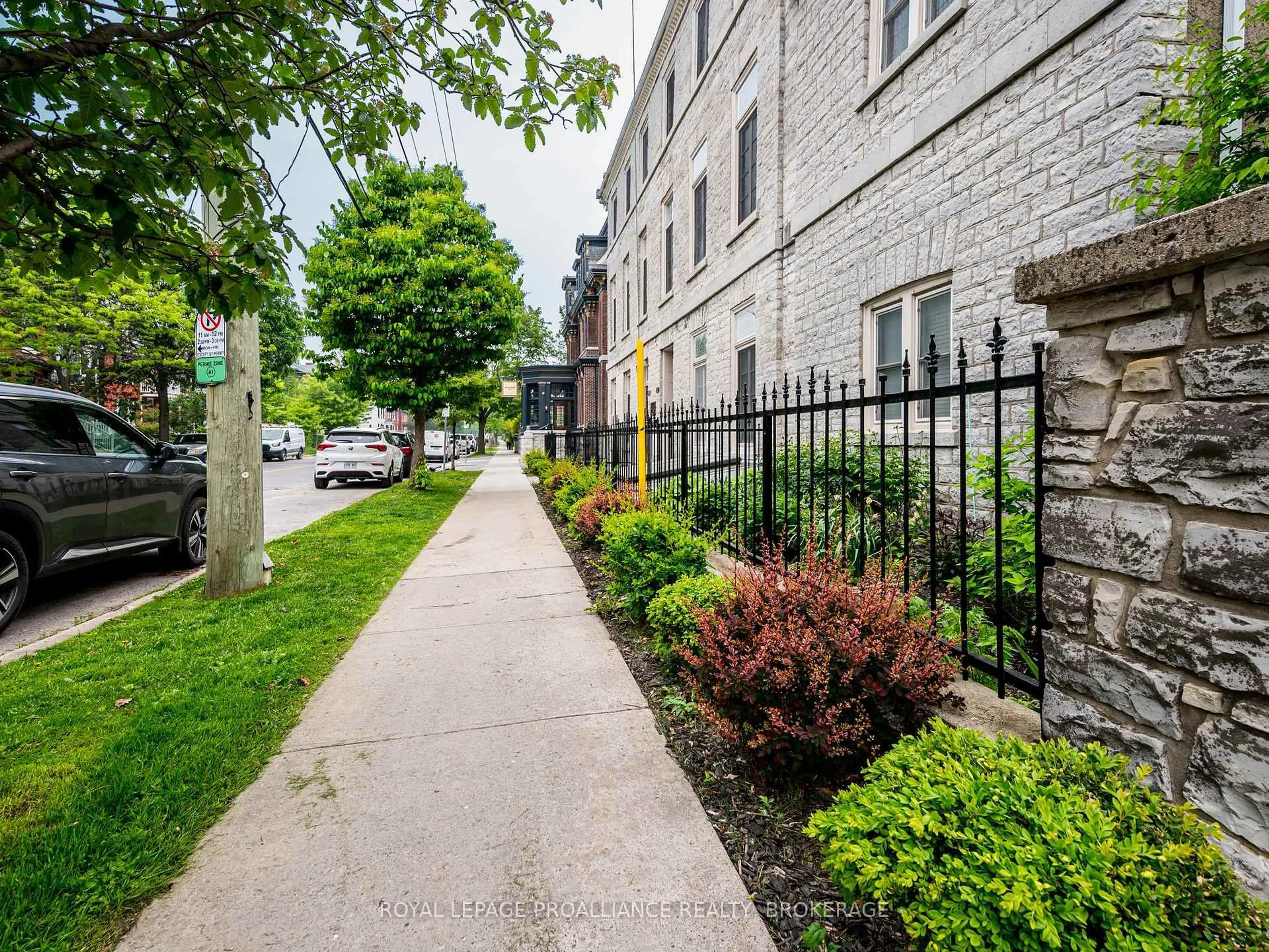 Patio, street for 131 King St #7, Kingston Ontario K7L 2Z9