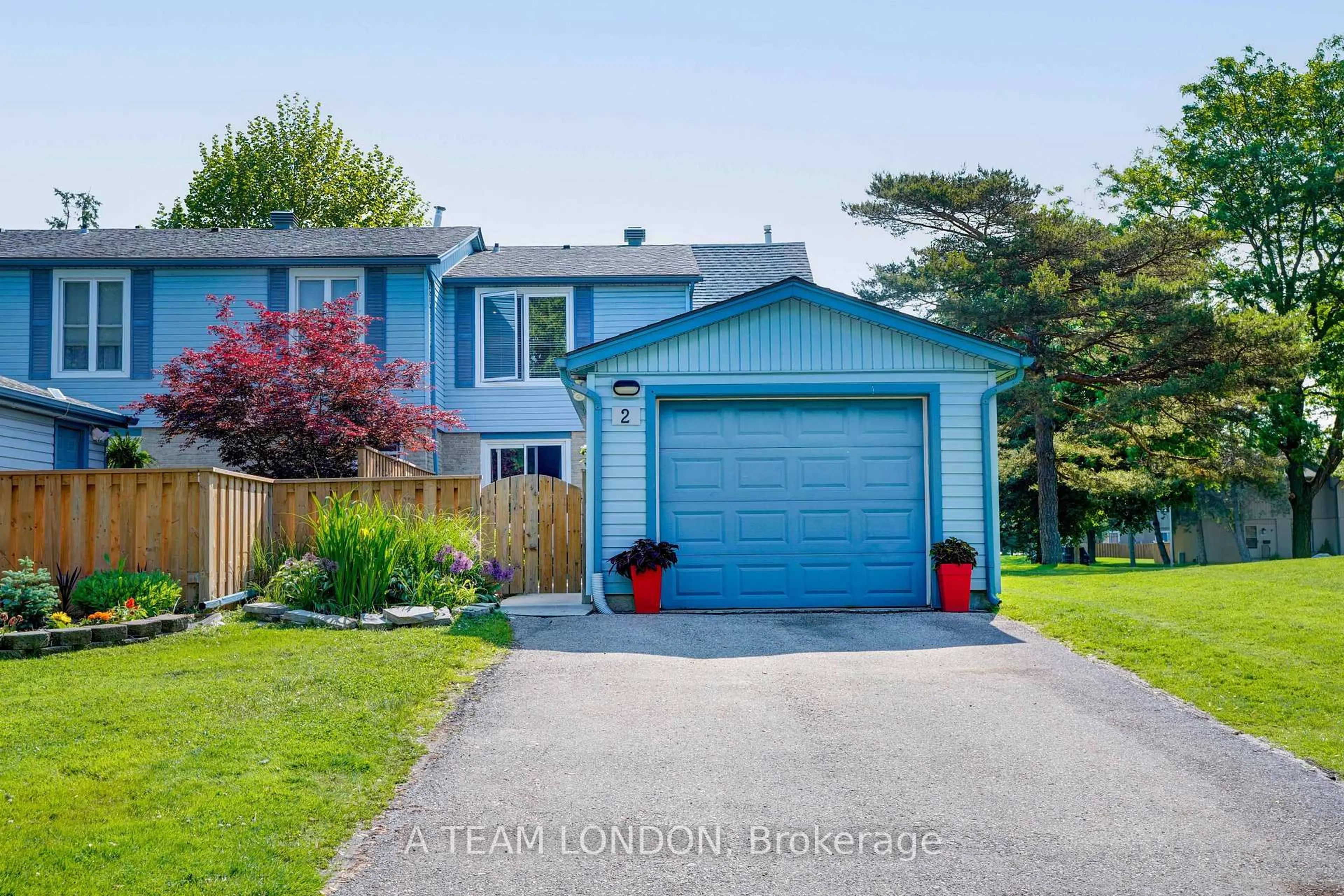Home with vinyl exterior material, street for 2 Dalhousie Cres, London South Ontario N6K 1N6