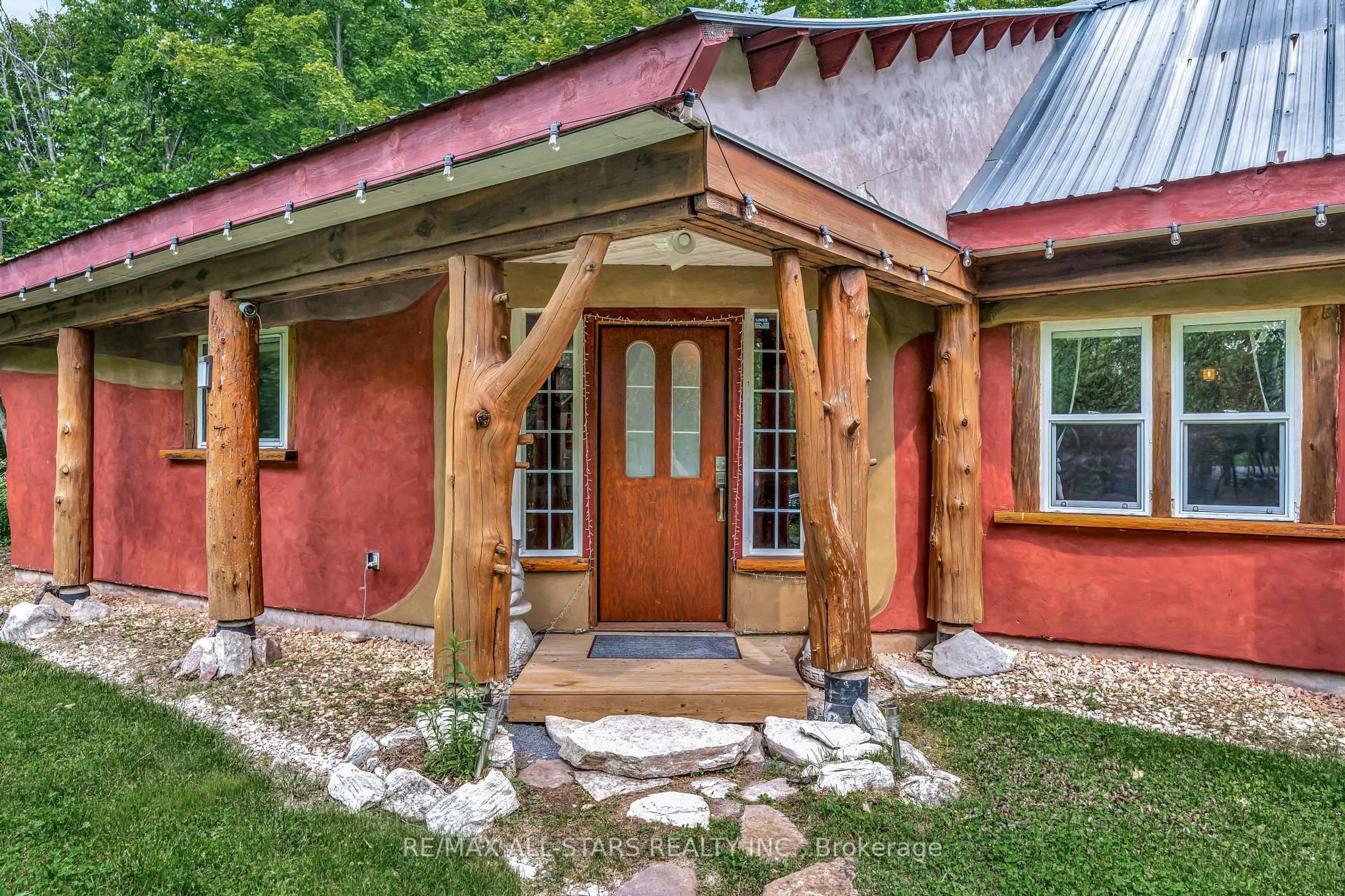 Indoor entryway for 755 Scotch Settlement Rd, Madoc Ontario K0K 2K0
