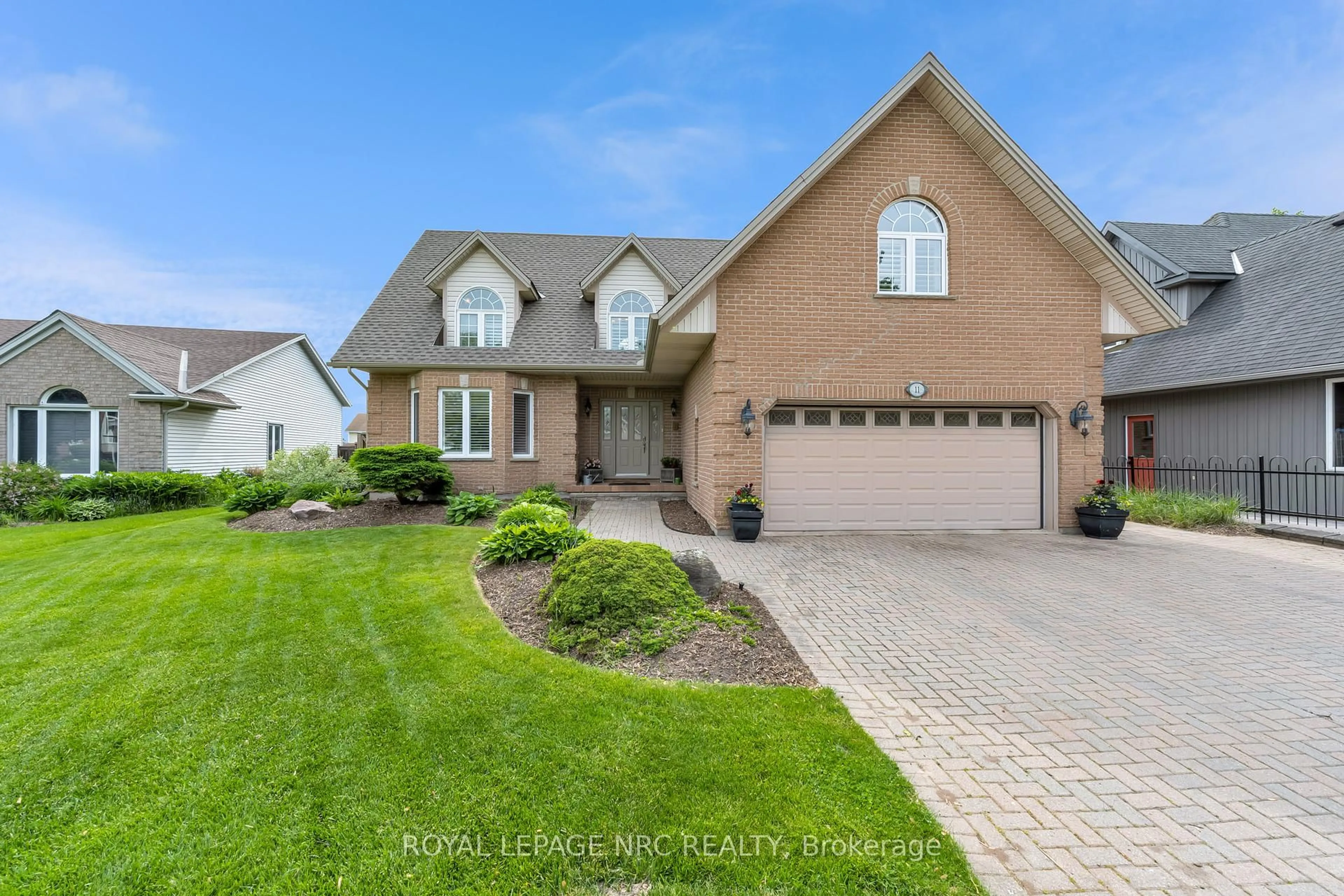 Home with brick exterior material, street for 11 Stefanie Cres, Welland Ontario L3C 6X6