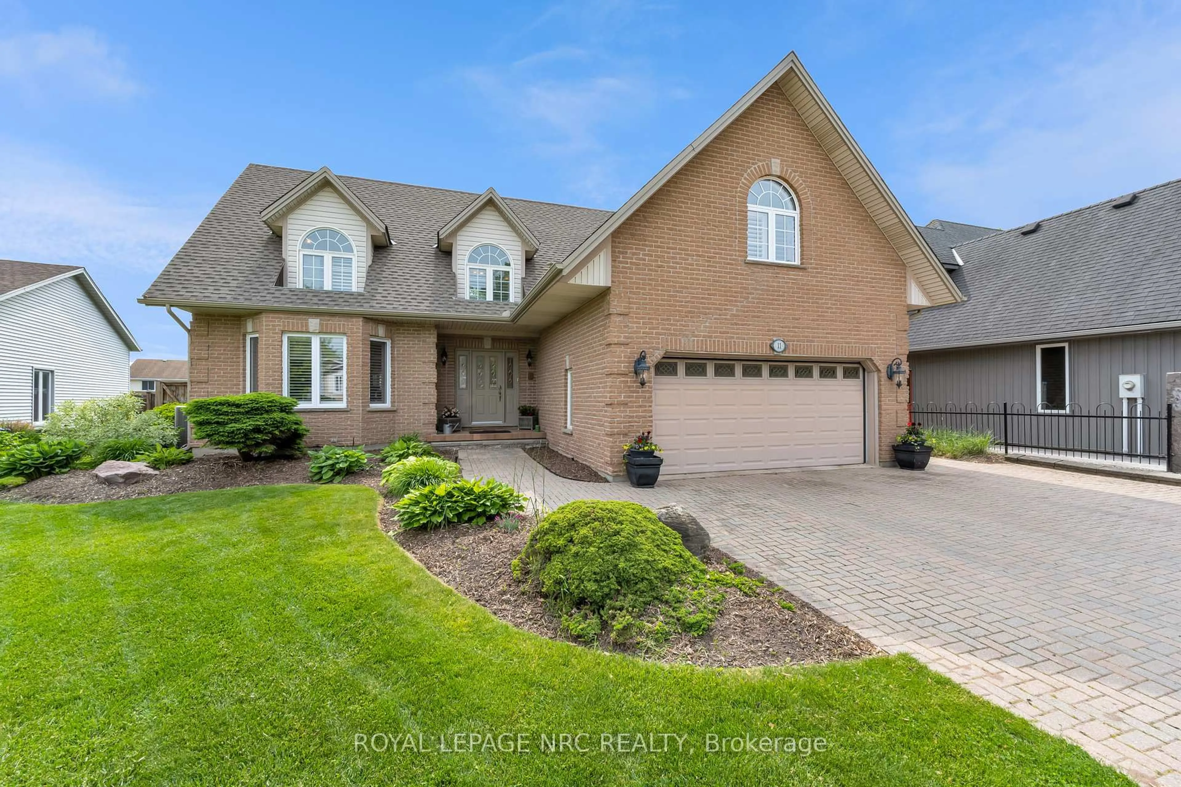 Home with brick exterior material, street for 11 Stefanie Cres, Welland Ontario L3C 6X6