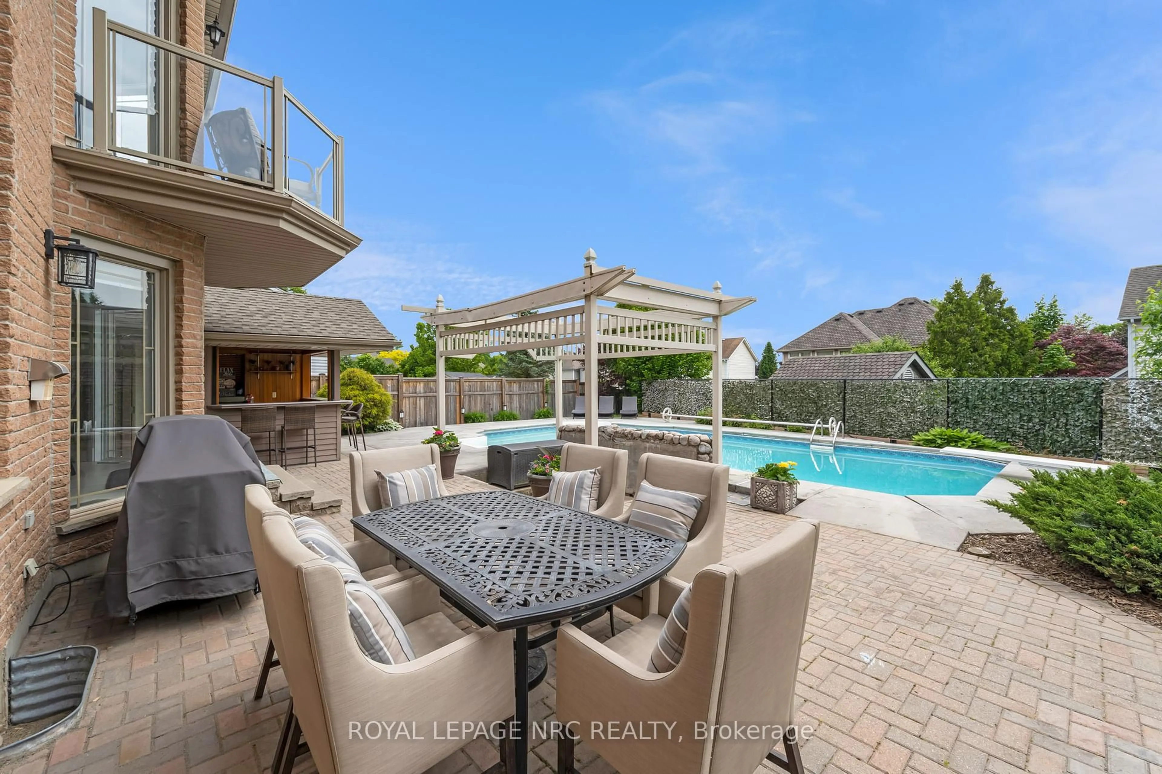 Patio, street for 11 Stefanie Cres, Welland Ontario L3C 6X6