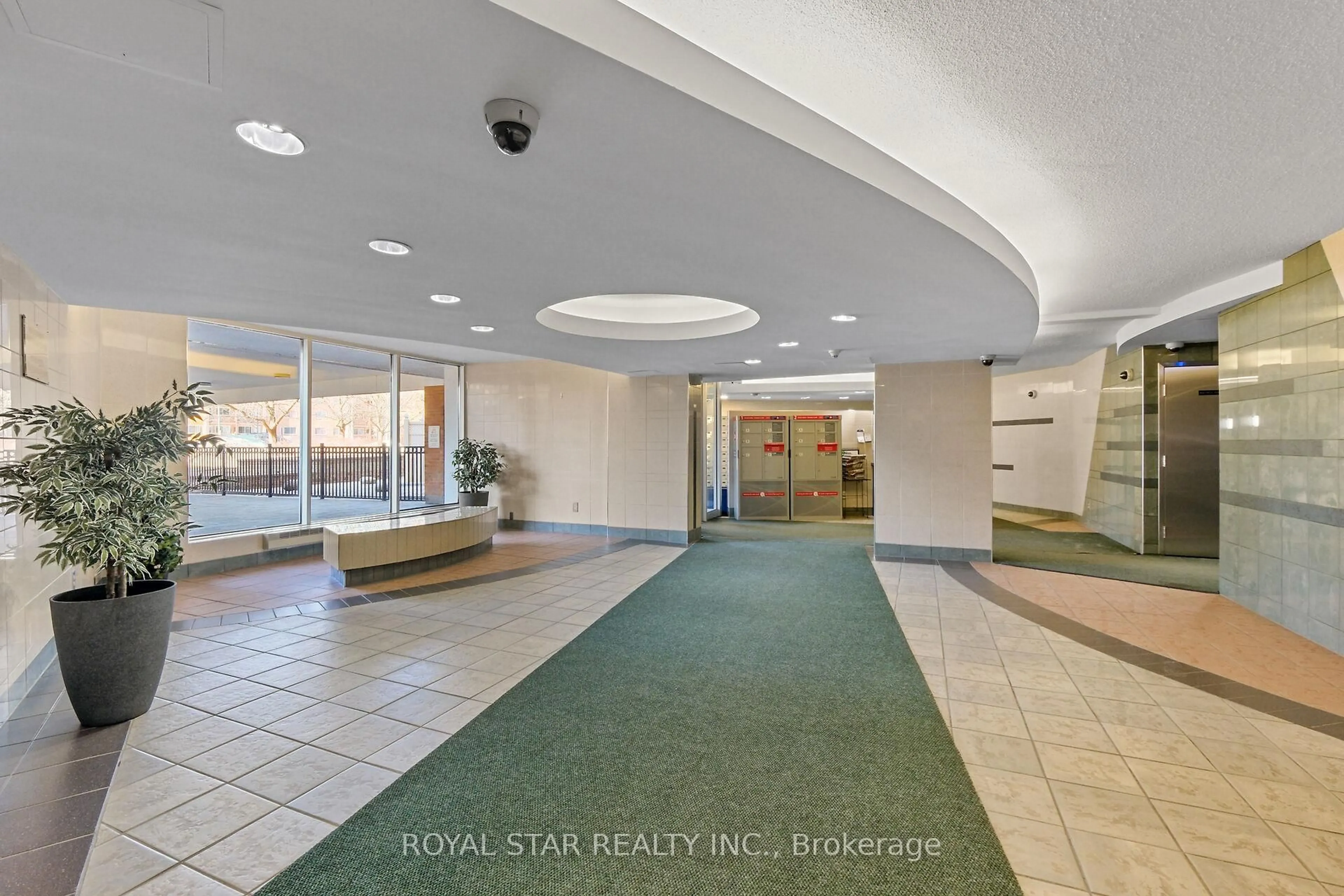 Indoor foyer for 2020 Jasmine Cres #505, Ottawa Ontario K1J 8K5