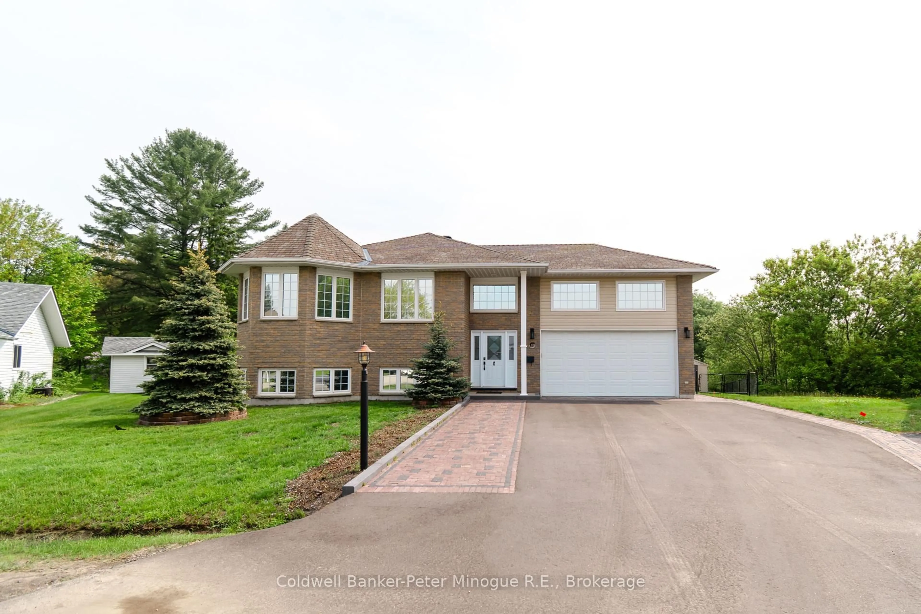 Unknown for 10 Gagnon Crt, North Bay Ontario P1B 9V3