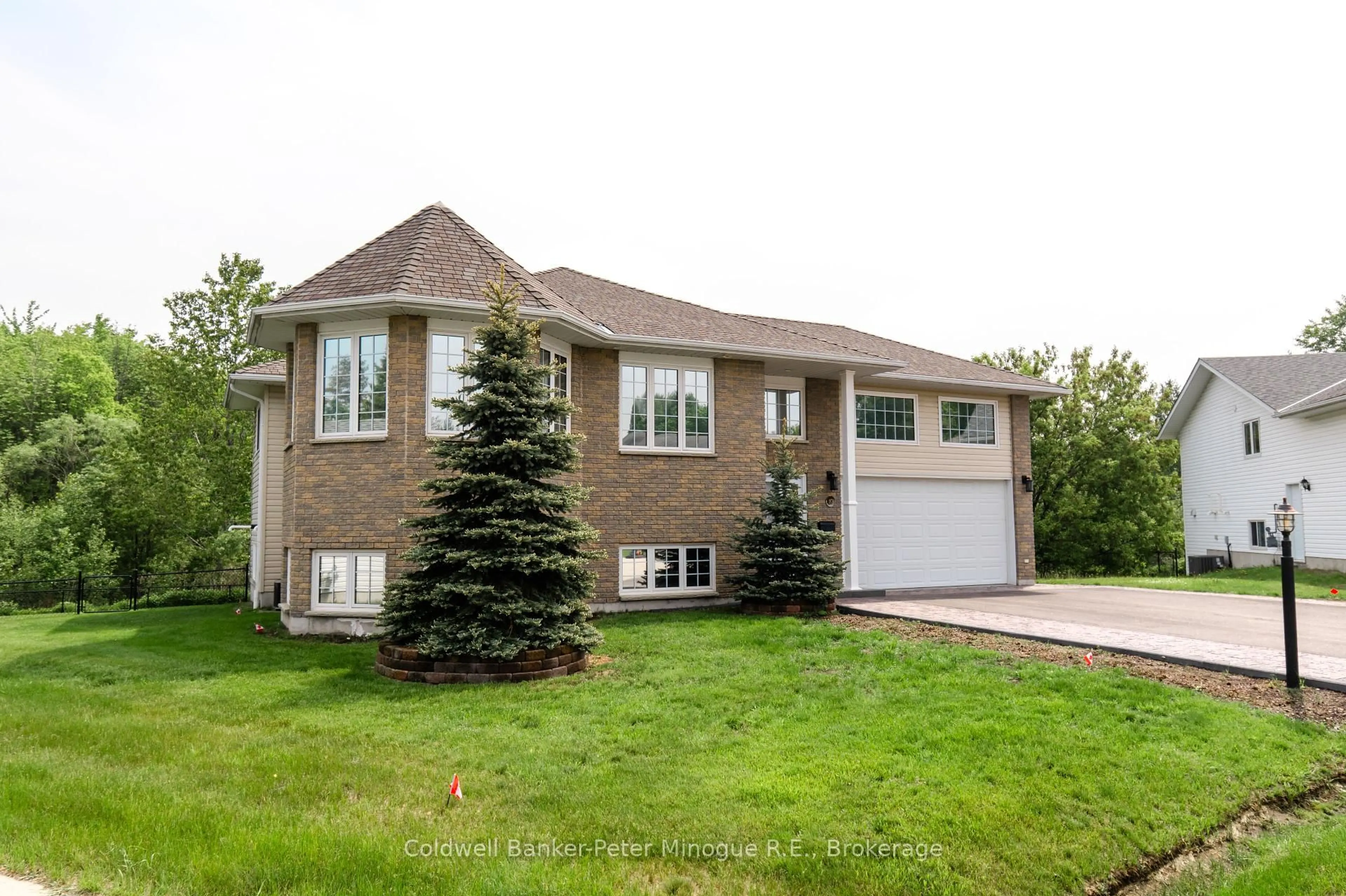 Home with brick exterior material, street for 10 Gagnon Crt, North Bay Ontario P1B 9V3