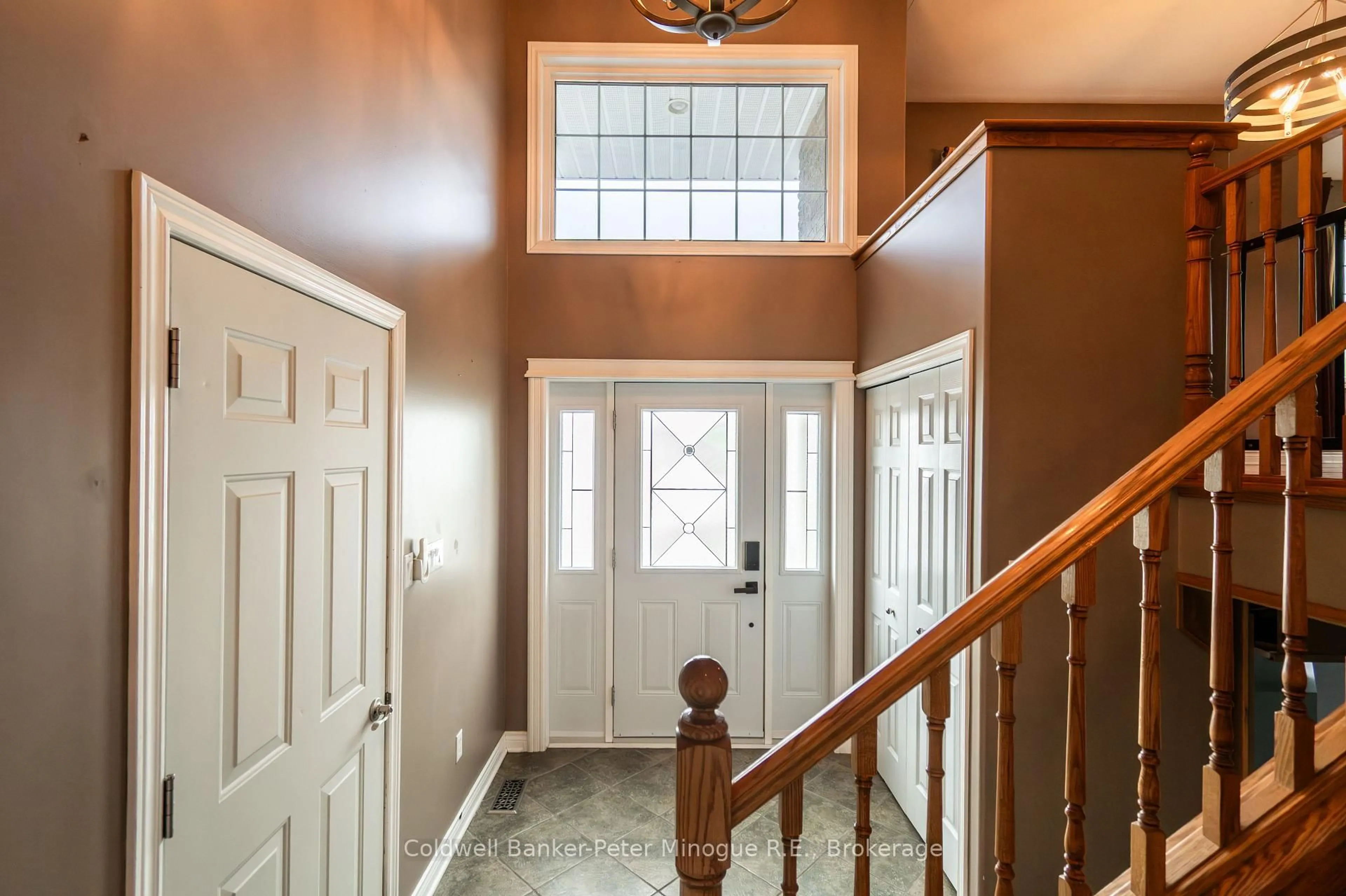 Indoor entryway for 10 Gagnon Crt, North Bay Ontario P1B 9V3
