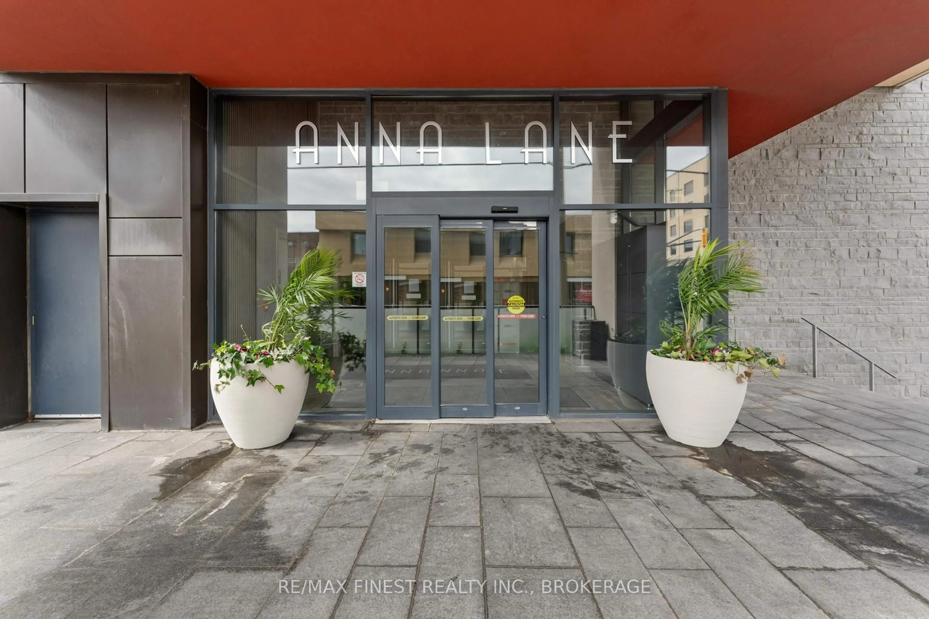 Lobby for 121 Queen St #A5, Kingston Ontario K7K 0G6