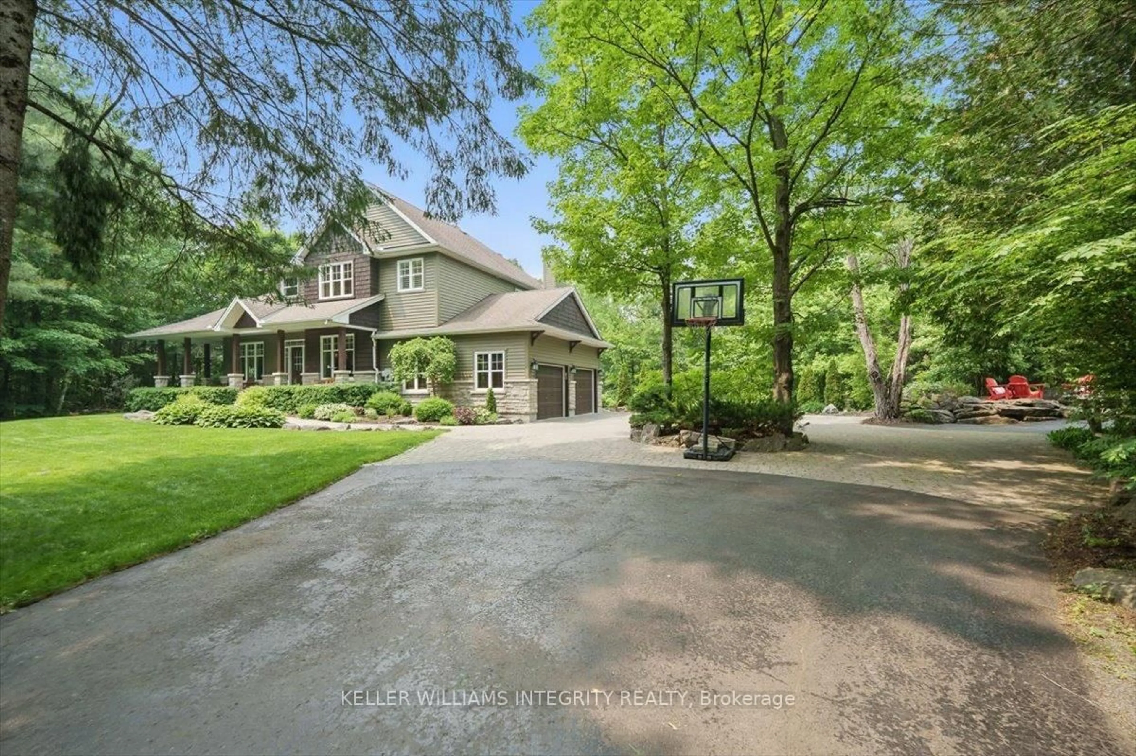A pic from outside/outdoor area/front of a property/back of a property/a pic from drone, street for 2390 Brennan Park Dr, Ottawa Ontario K4C 1H6