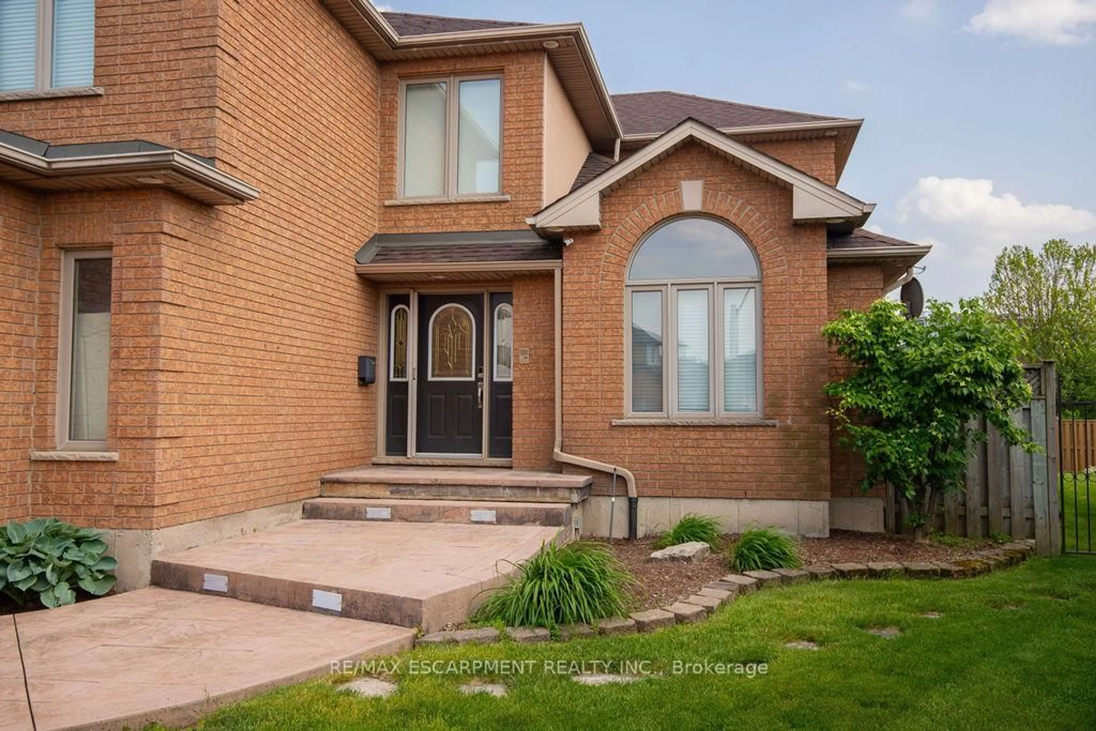 Home with brick exterior material, street for 177 Claudette Gate, Hamilton Ontario L9B 2J9