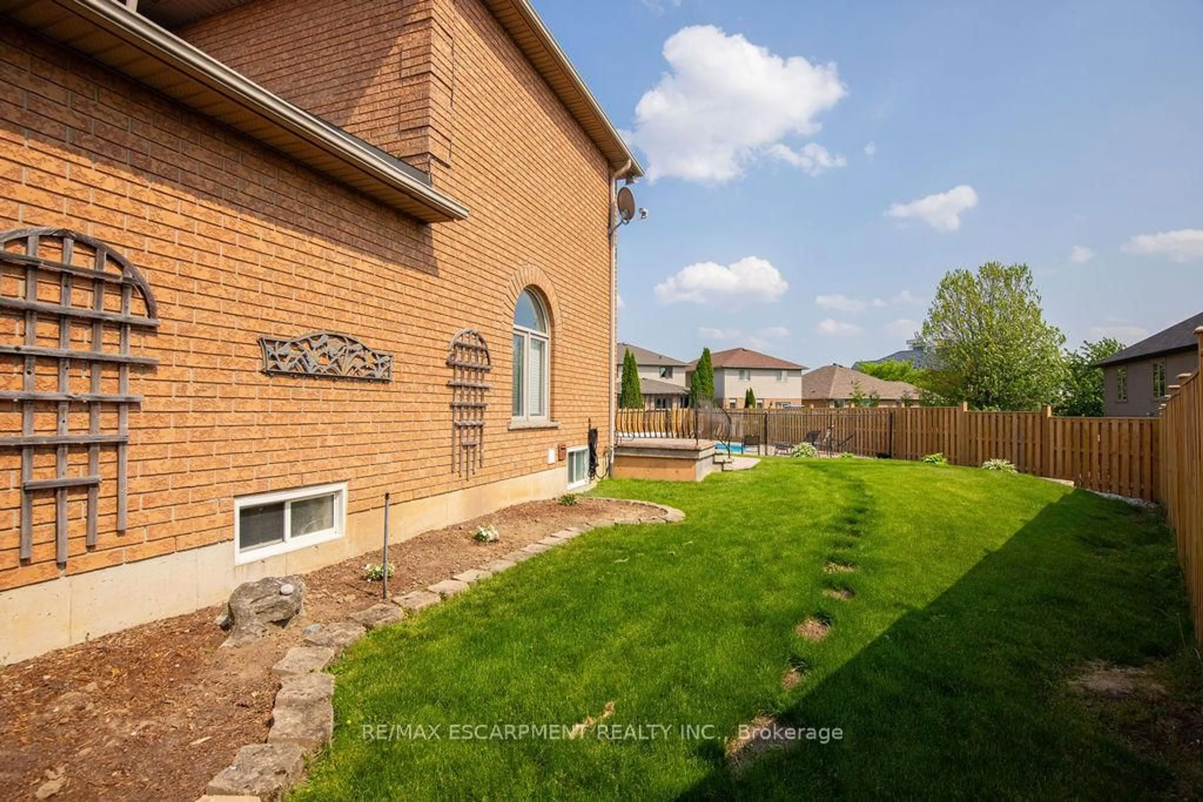 Home with brick exterior material, street for 177 Claudette Gate, Hamilton Ontario L9B 2J9