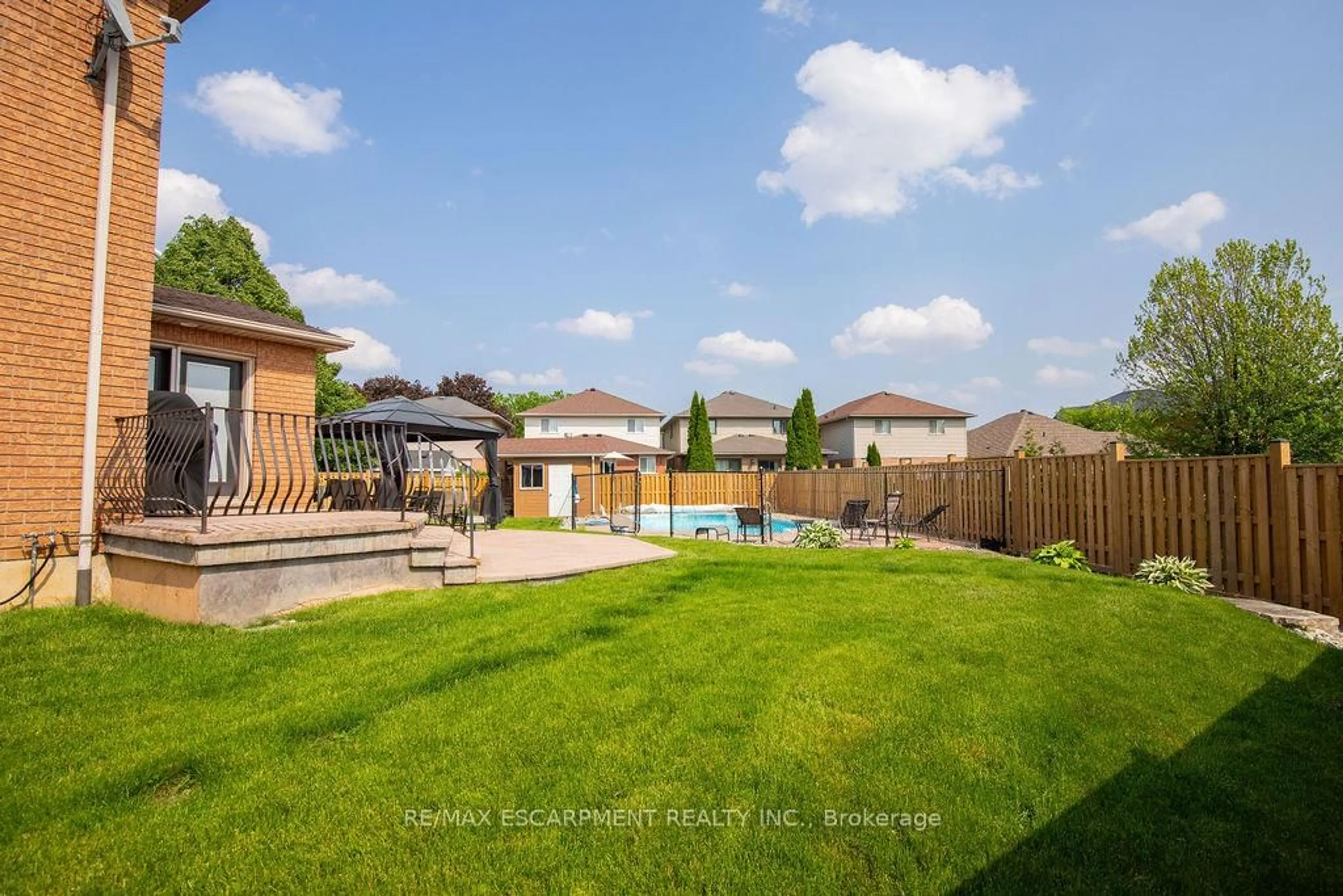 A pic from outside/outdoor area/front of a property/back of a property/a pic from drone, unknown for 177 Claudette Gate, Hamilton Ontario L9B 2J9