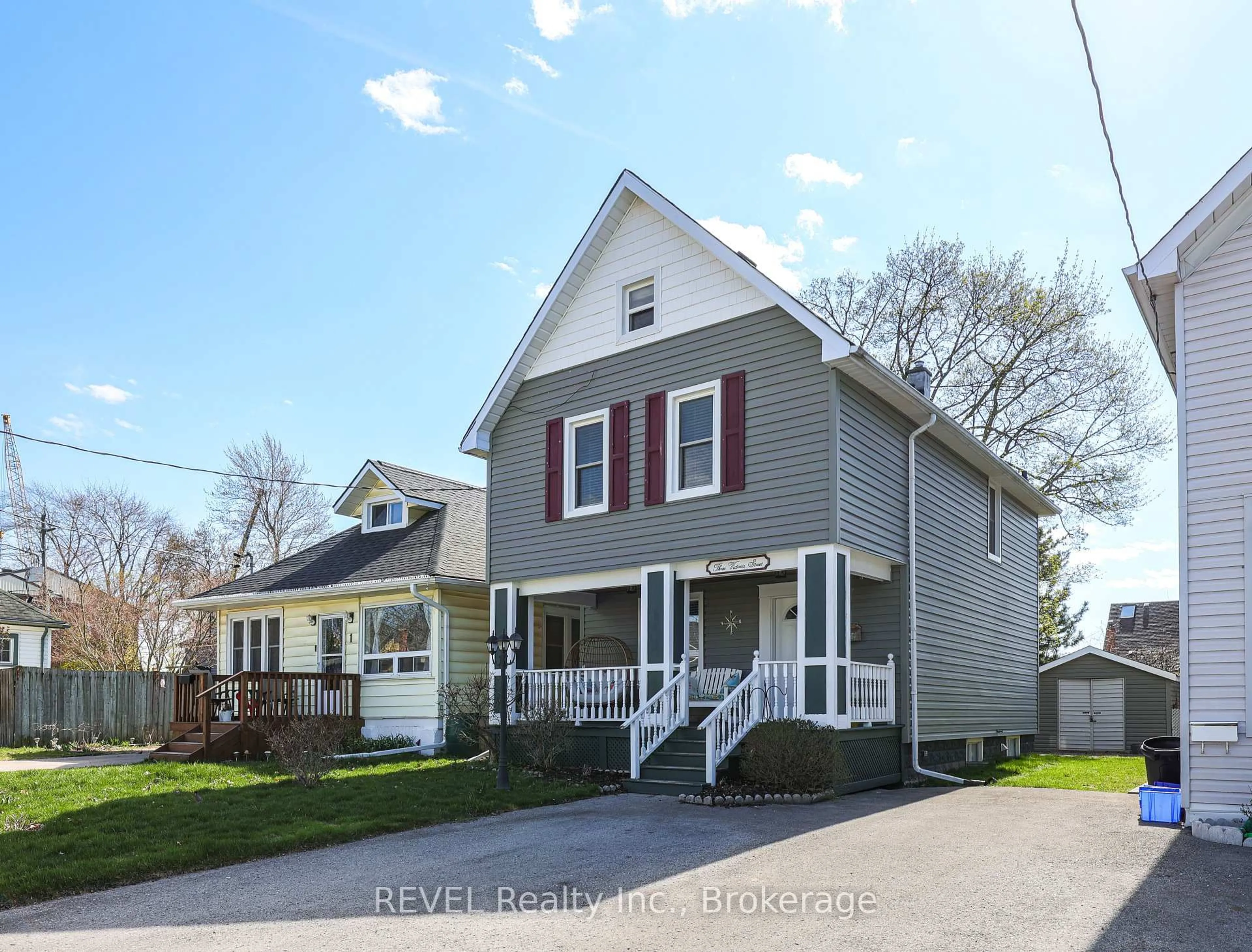 Home with vinyl exterior material, street for 3 Victoria St, St. Catharines Ontario L2S 2K8