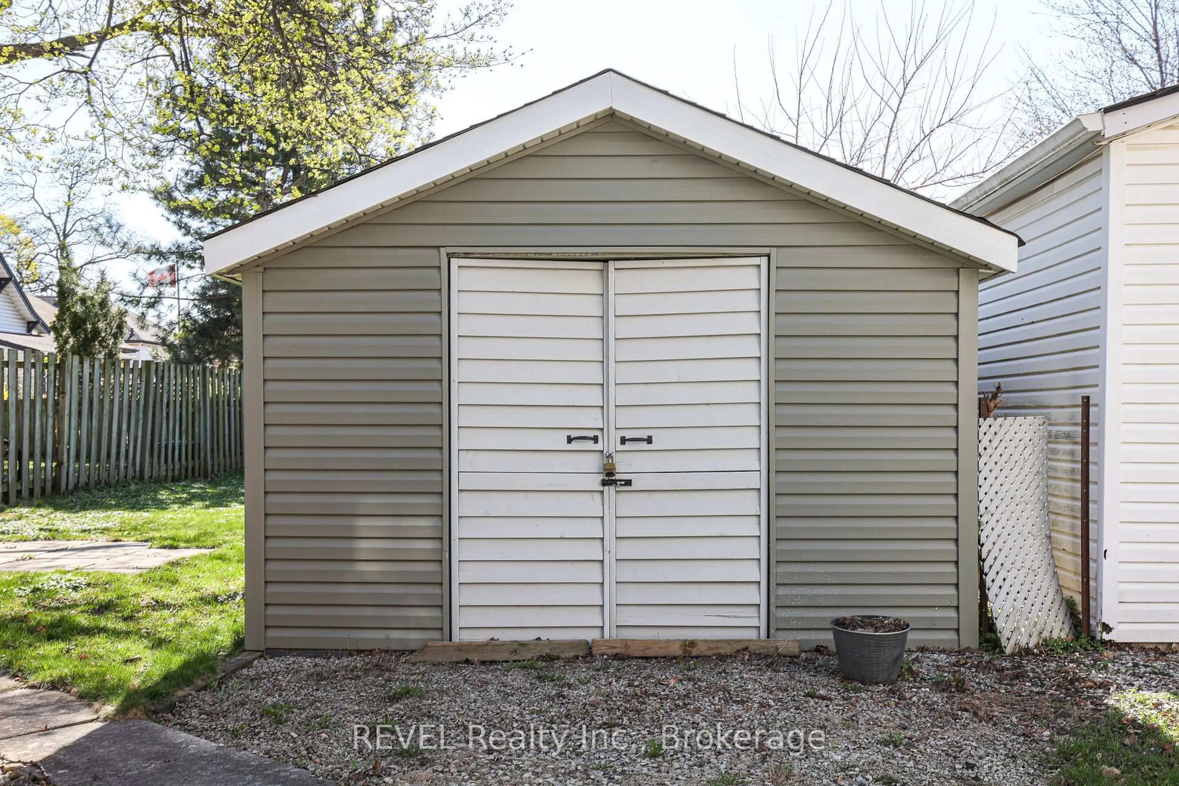 Shed for 3 Victoria St, St. Catharines Ontario L2S 2K8