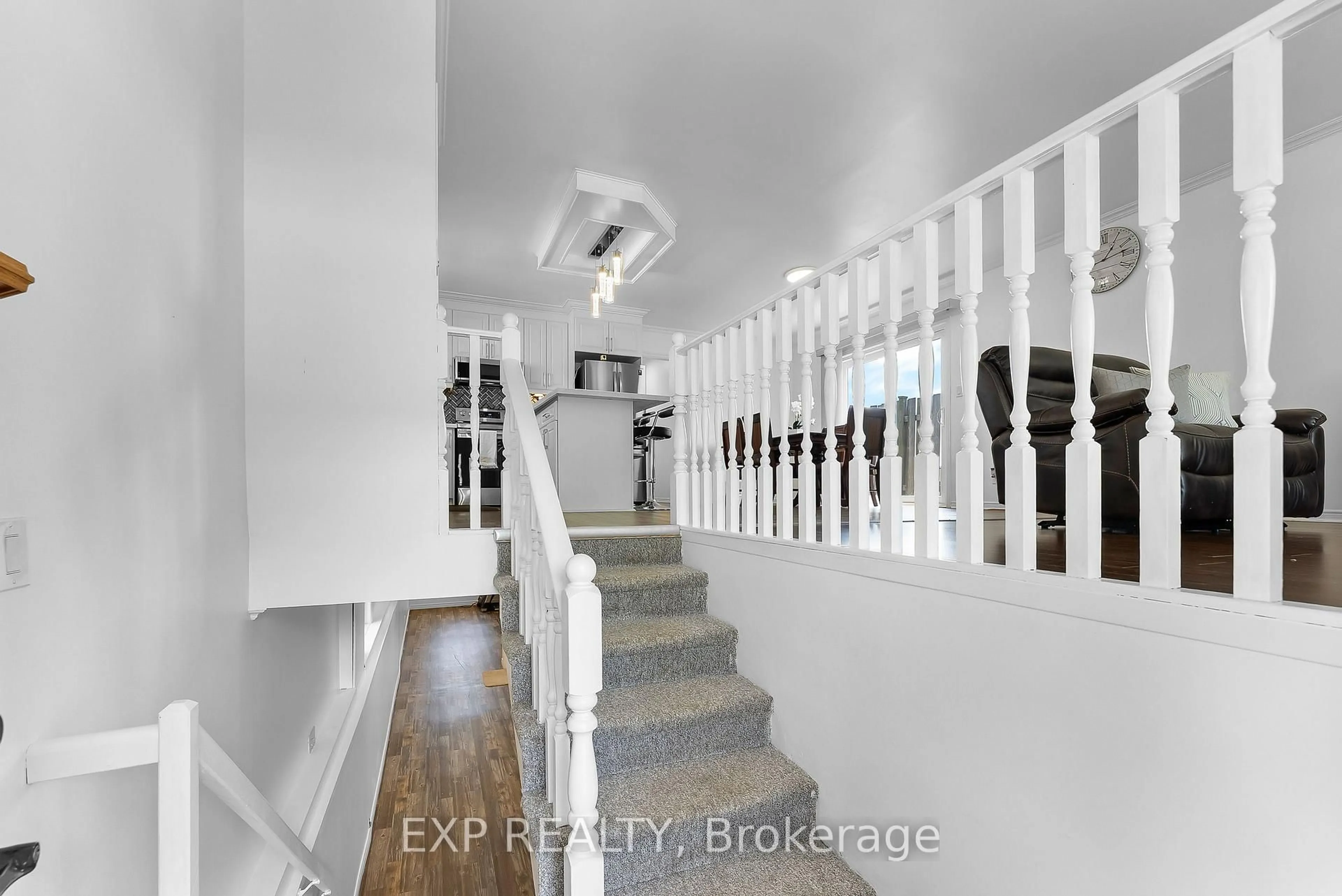 Indoor foyer for 53 Afton Ave, Welland Ontario L3B 1V7