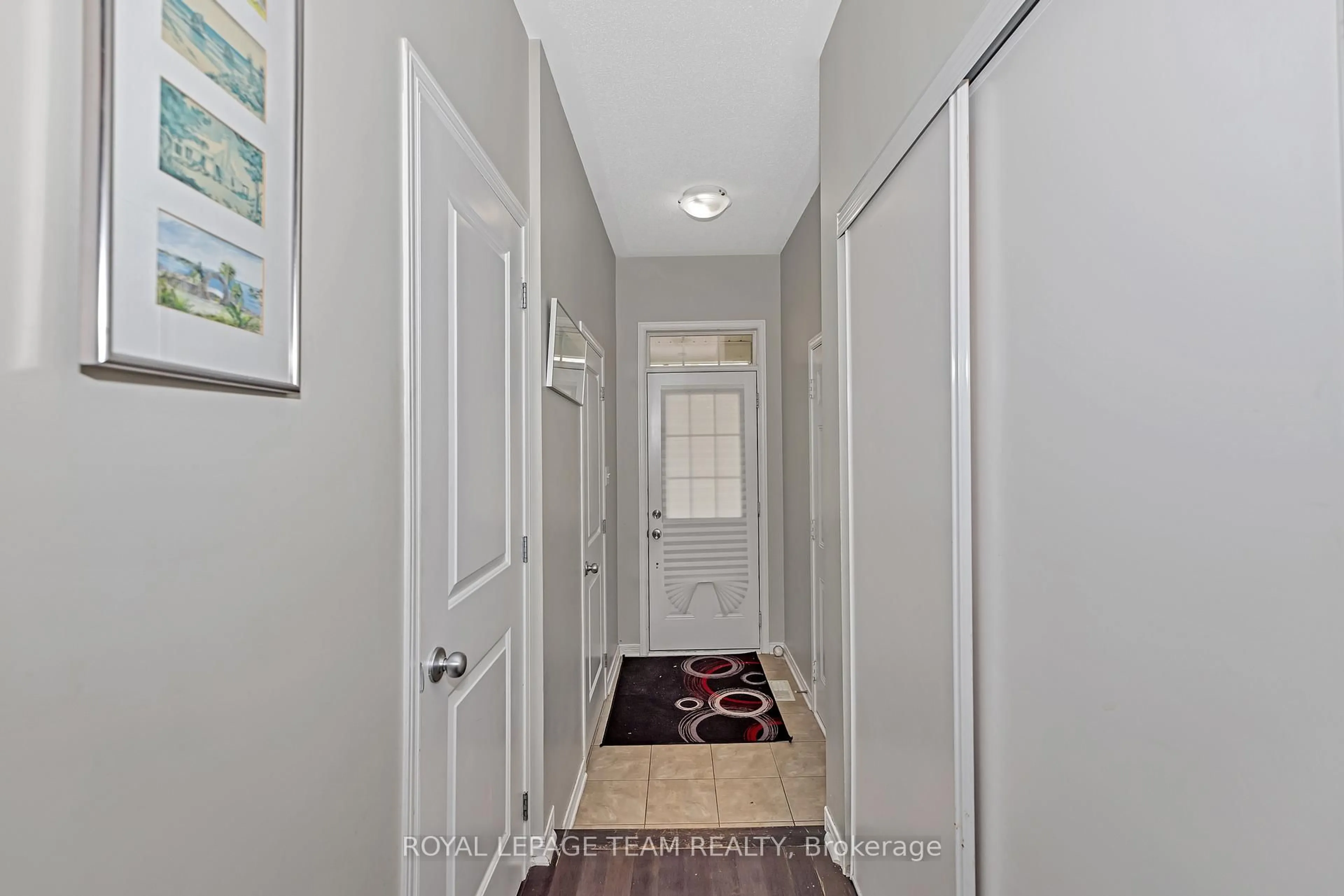 Indoor entryway for 625 Pepperville Cres, Ottawa Ontario K2M 0E8