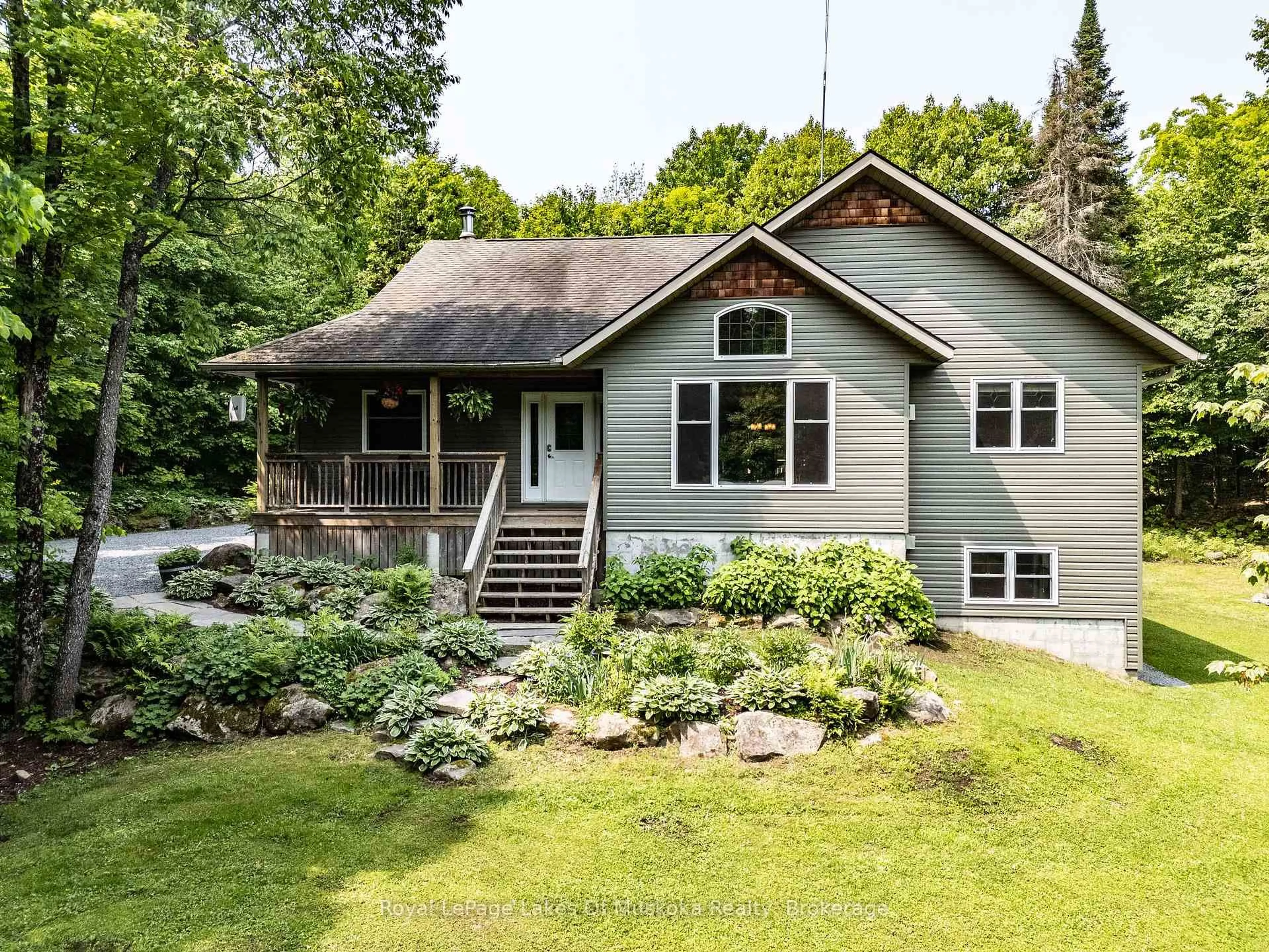 Home with vinyl exterior material, unknown for 1334 Beatrice Townline Rd, Muskoka Lakes Ontario P1L 1X5