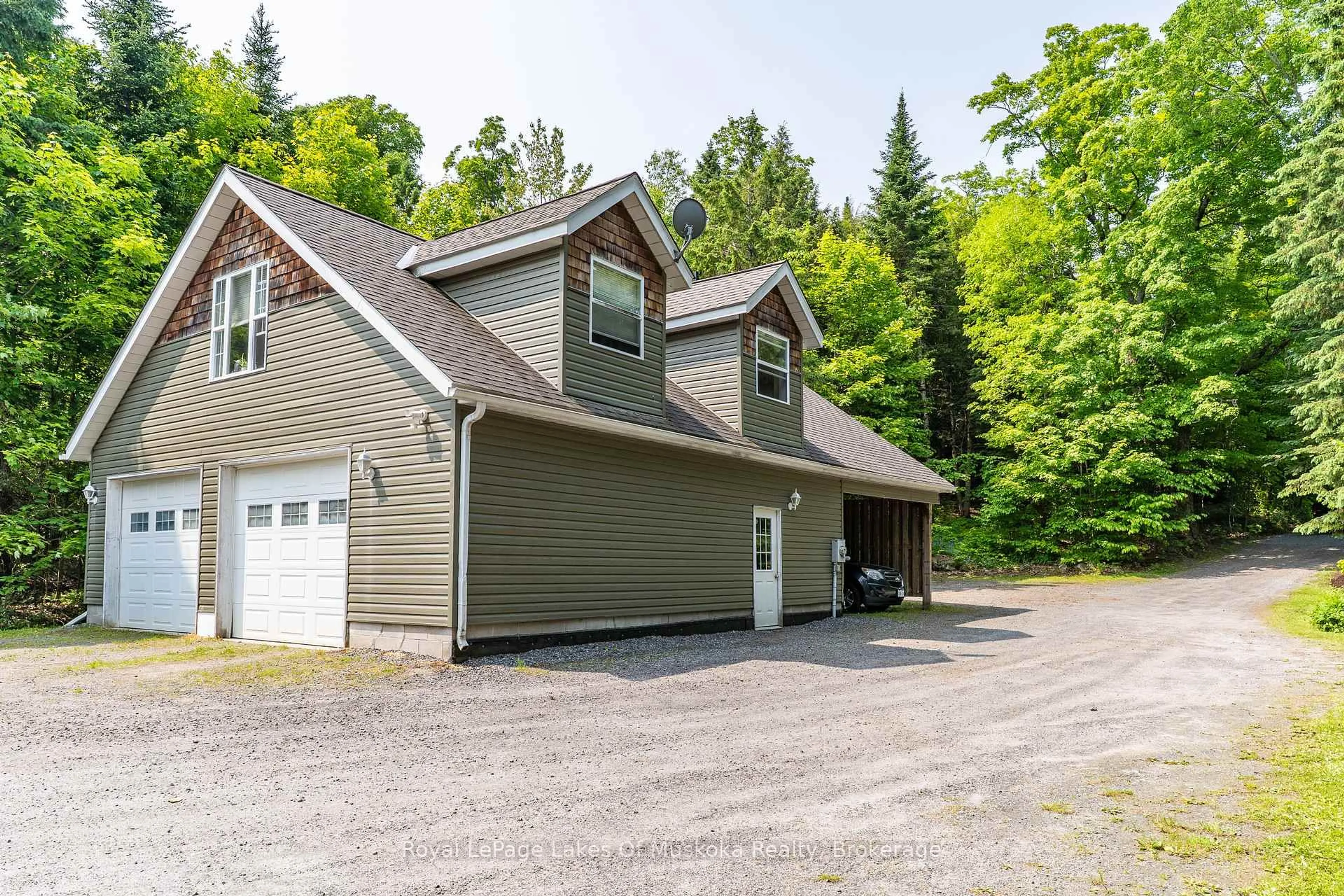Indoor garage for 1334 Beatrice Townline Rd, Muskoka Lakes Ontario P1L 1X5