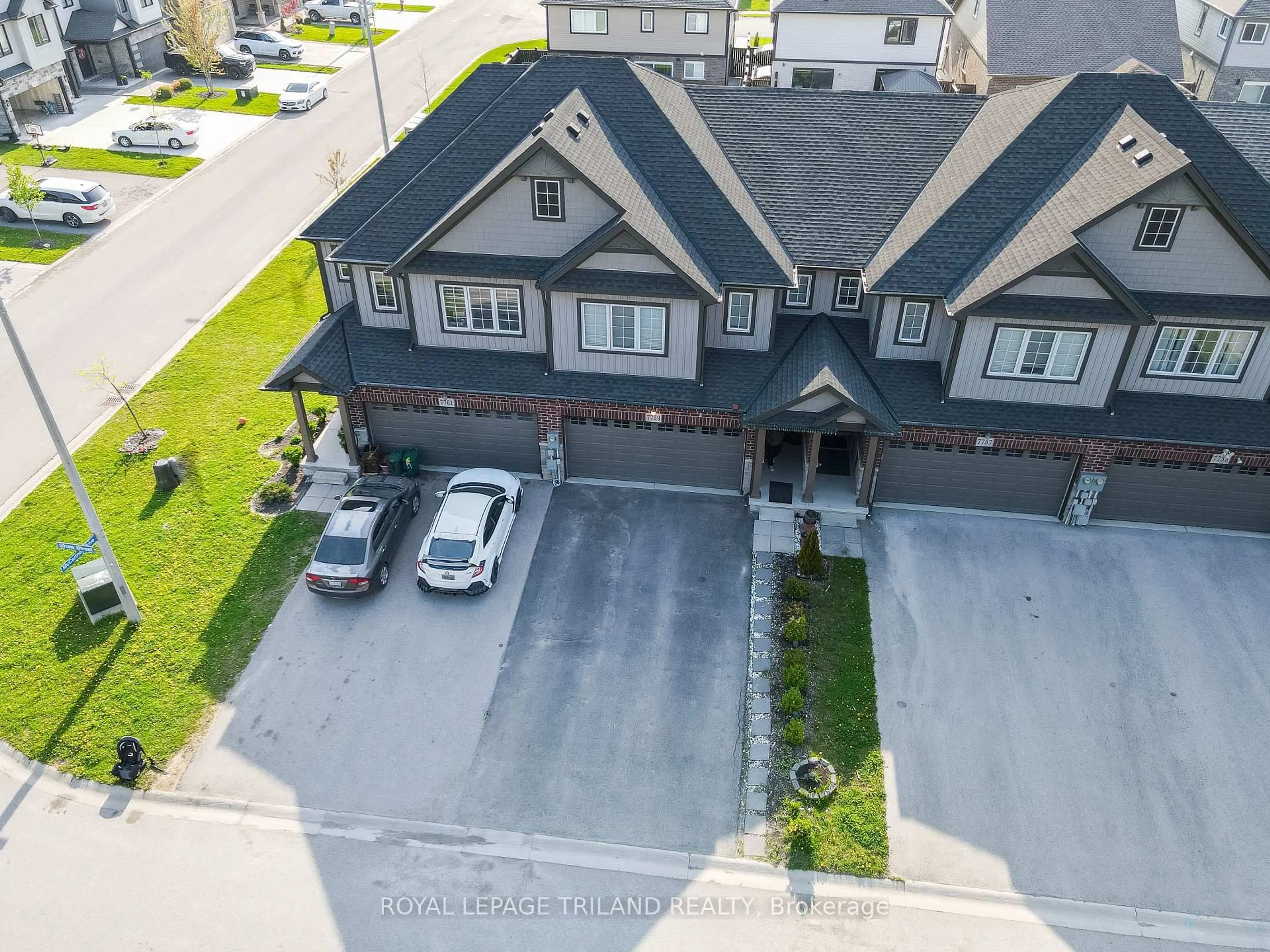 A pic from outside/outdoor area/front of a property/back of a property/a pic from drone, street for 7759 SHAW St, Niagara Falls Ontario L2G 0H1