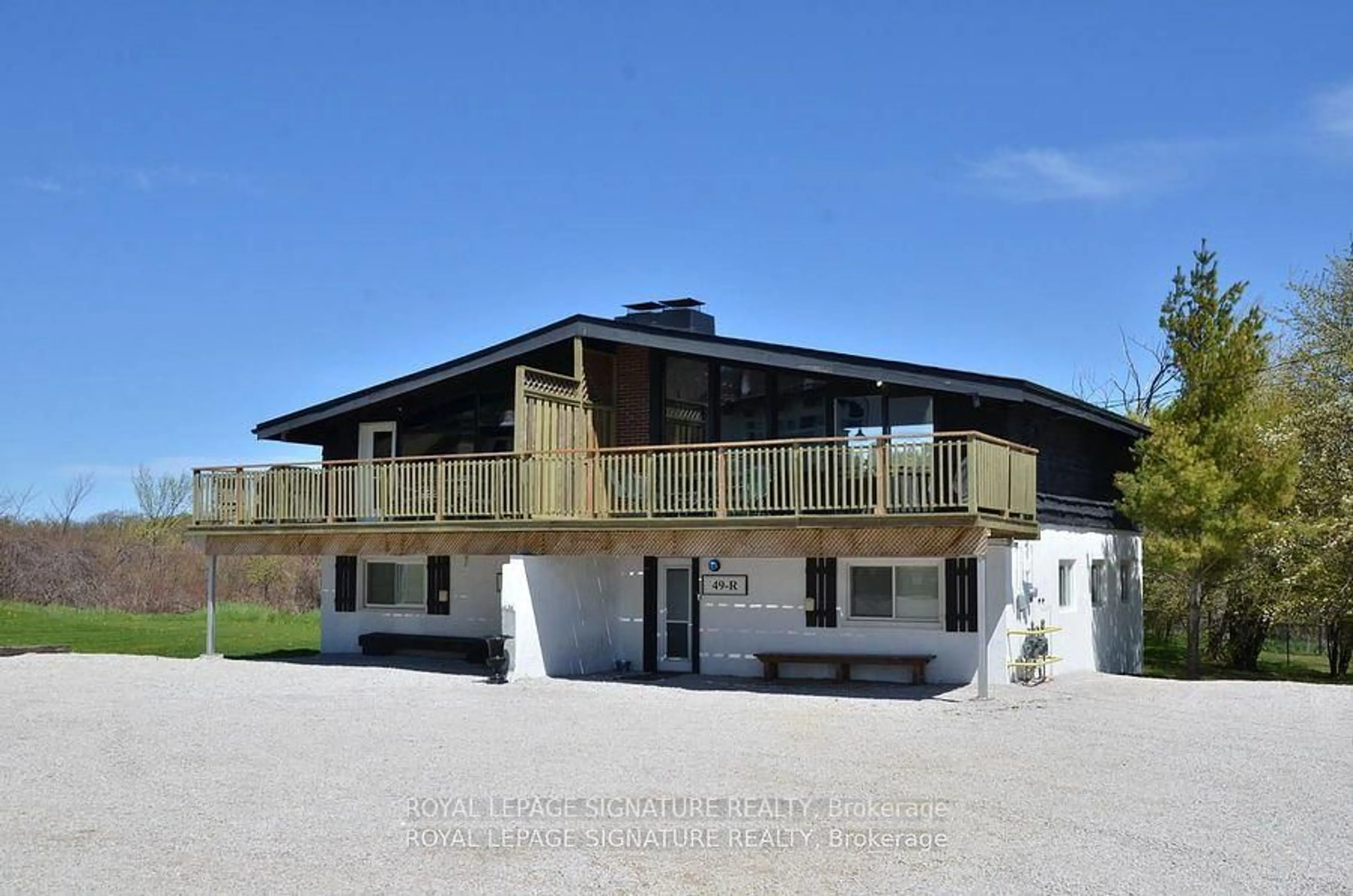 A pic from outside/outdoor area/front of a property/back of a property/a pic from drone, building for 163 Tyrolean Lane, Blue Mountains Ontario L9Y 3Z2