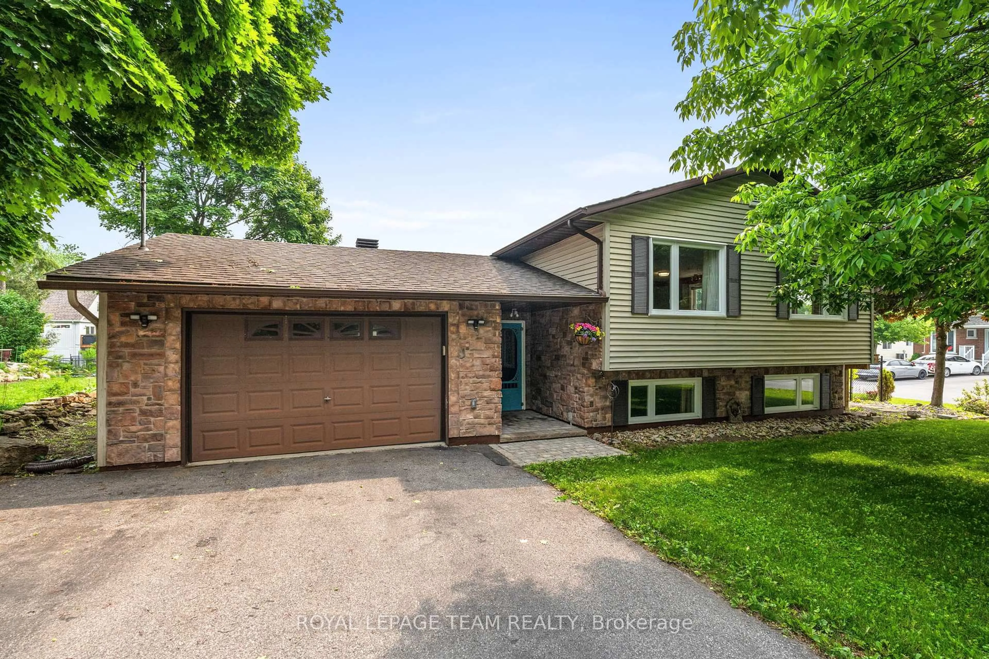 Home with brick exterior material, street for 105 Campbell St, Carleton Place Ontario K7C 2R8