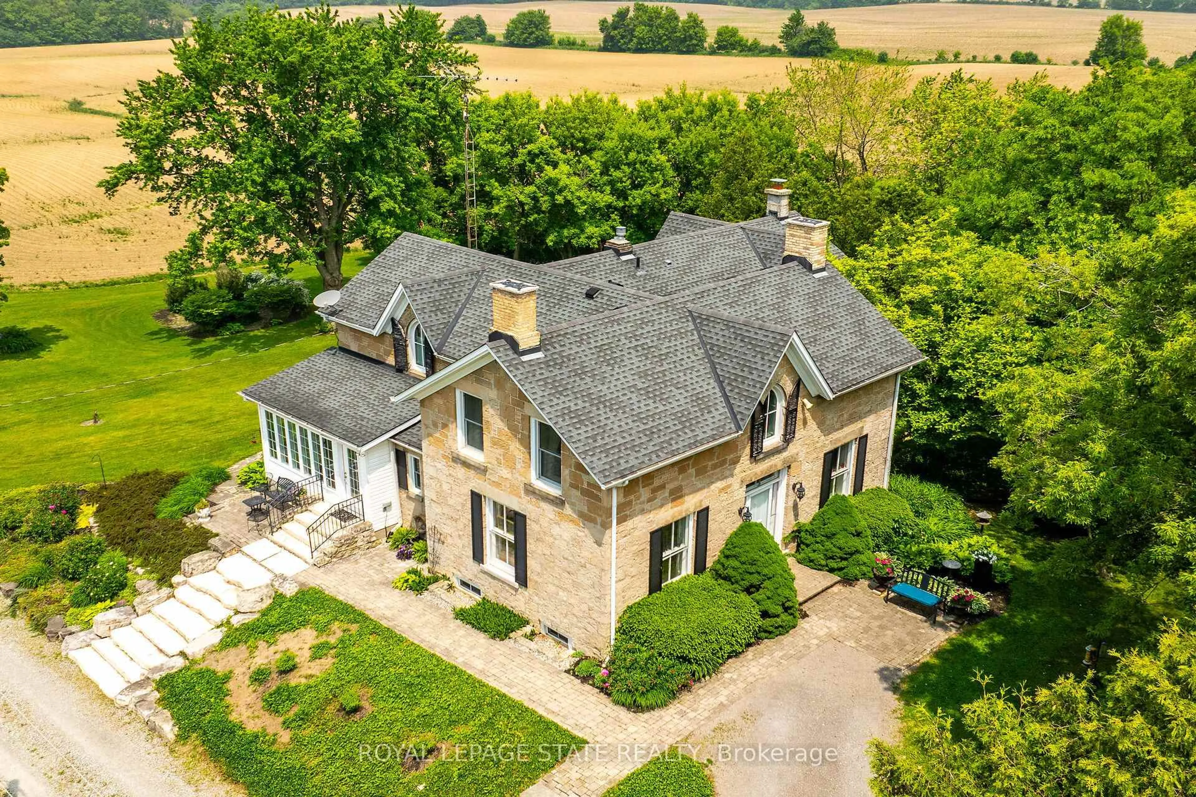 A pic from outside/outdoor area/front of a property/back of a property/a pic from drone, building for 99 Sawmill Rd, Hamilton Ontario N3W 2G9