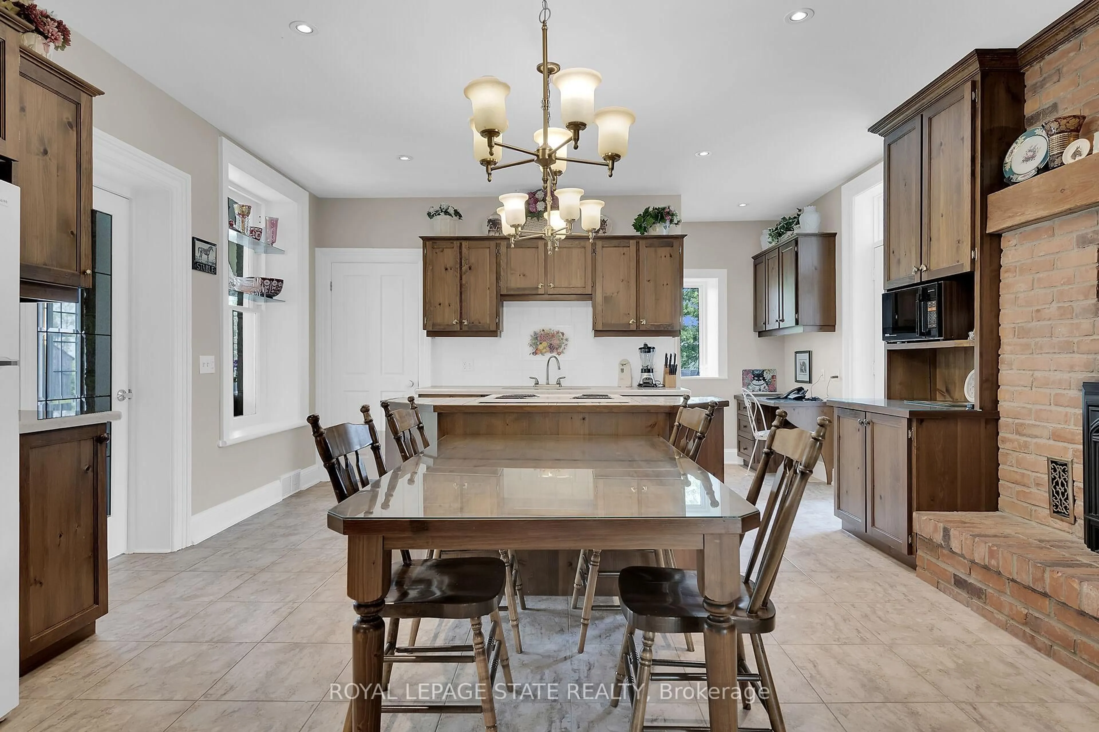 Open concept kitchen, ceramic/tile floor for 99 Sawmill Rd, Hamilton Ontario N3W 2G9