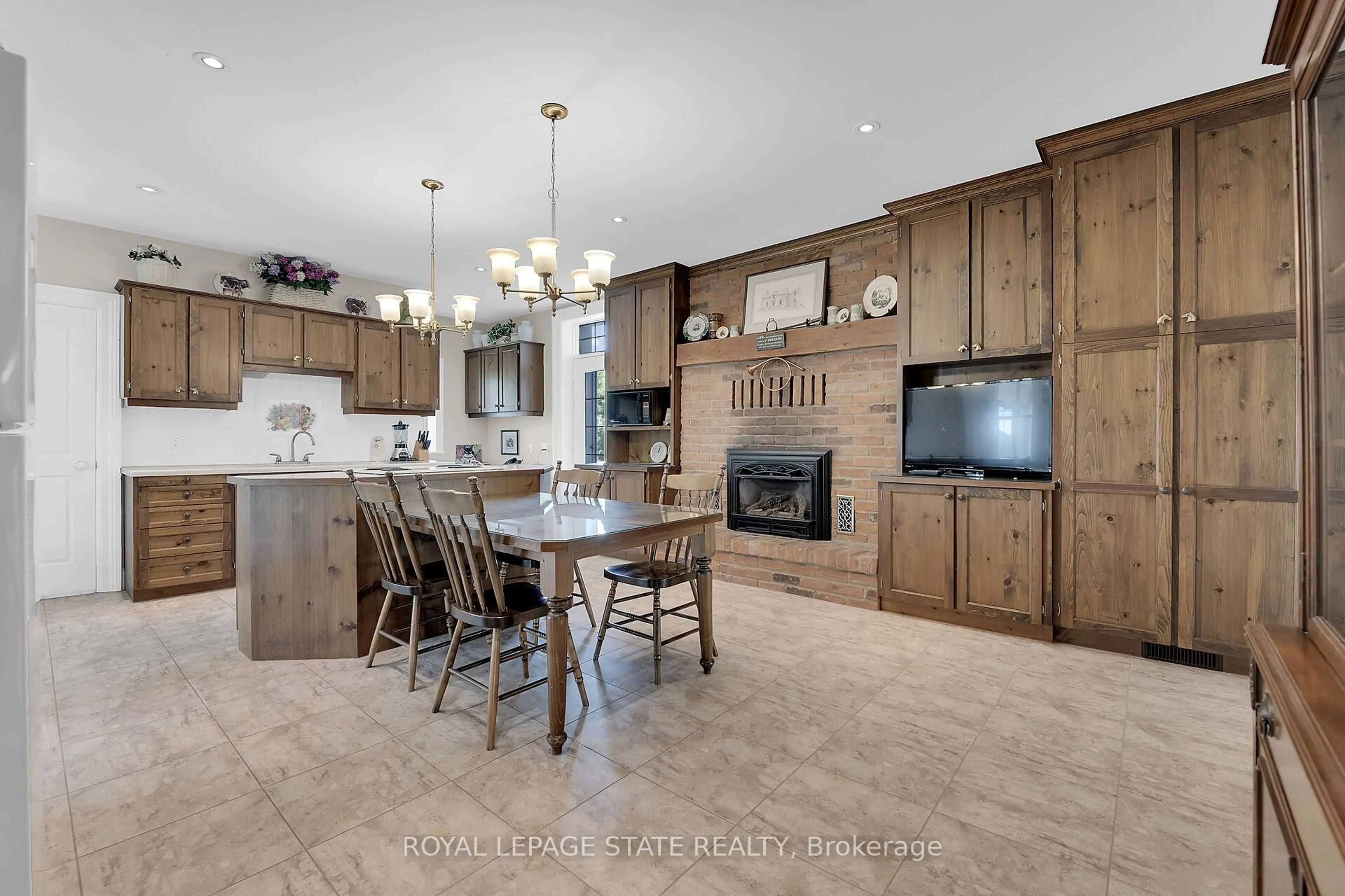 Open concept kitchen, ceramic/tile floor for 99 Sawmill Rd, Hamilton Ontario N3W 2G9