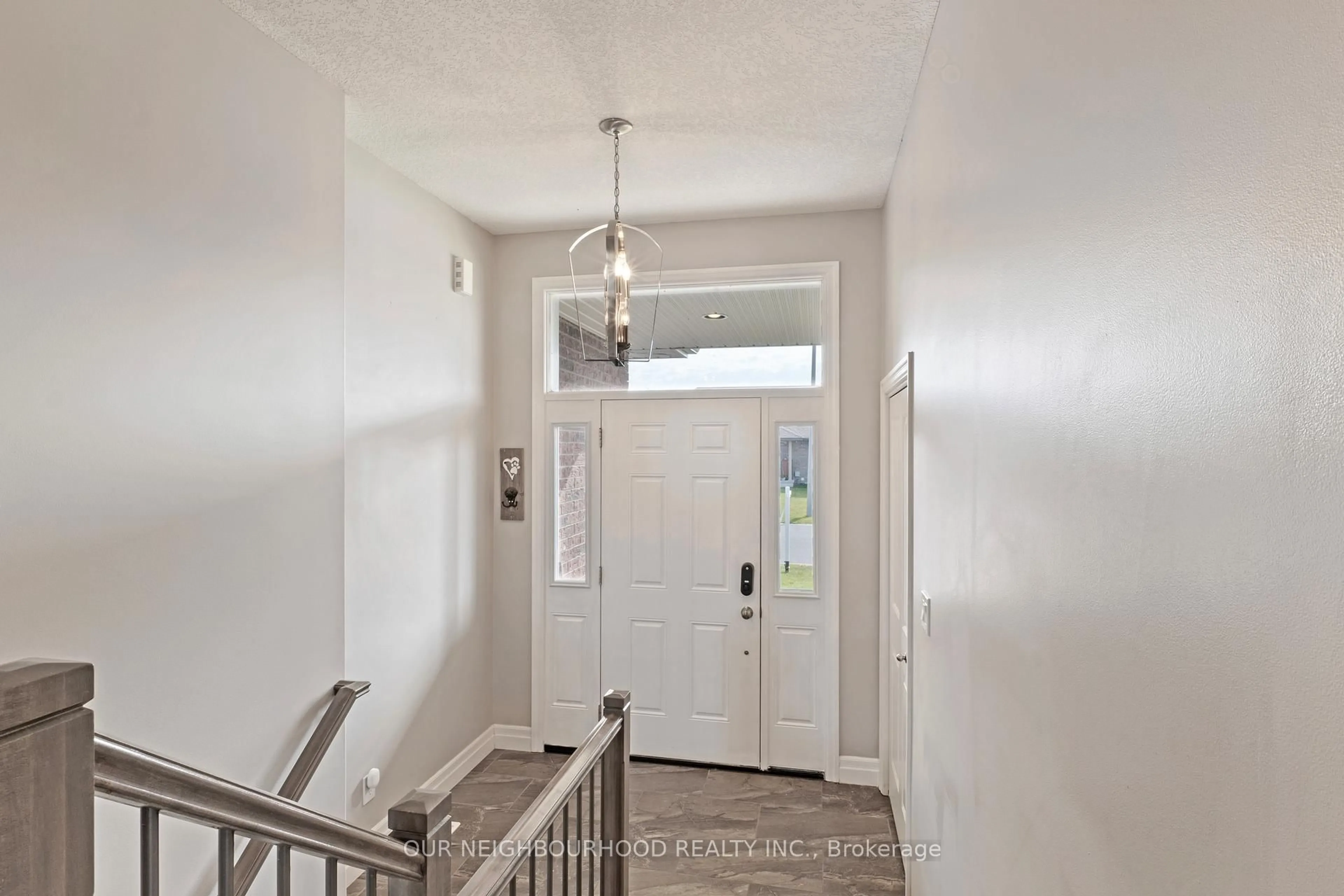 Indoor entryway for 54 Mcintosh Cres, Quinte West Ontario K8V 0G1