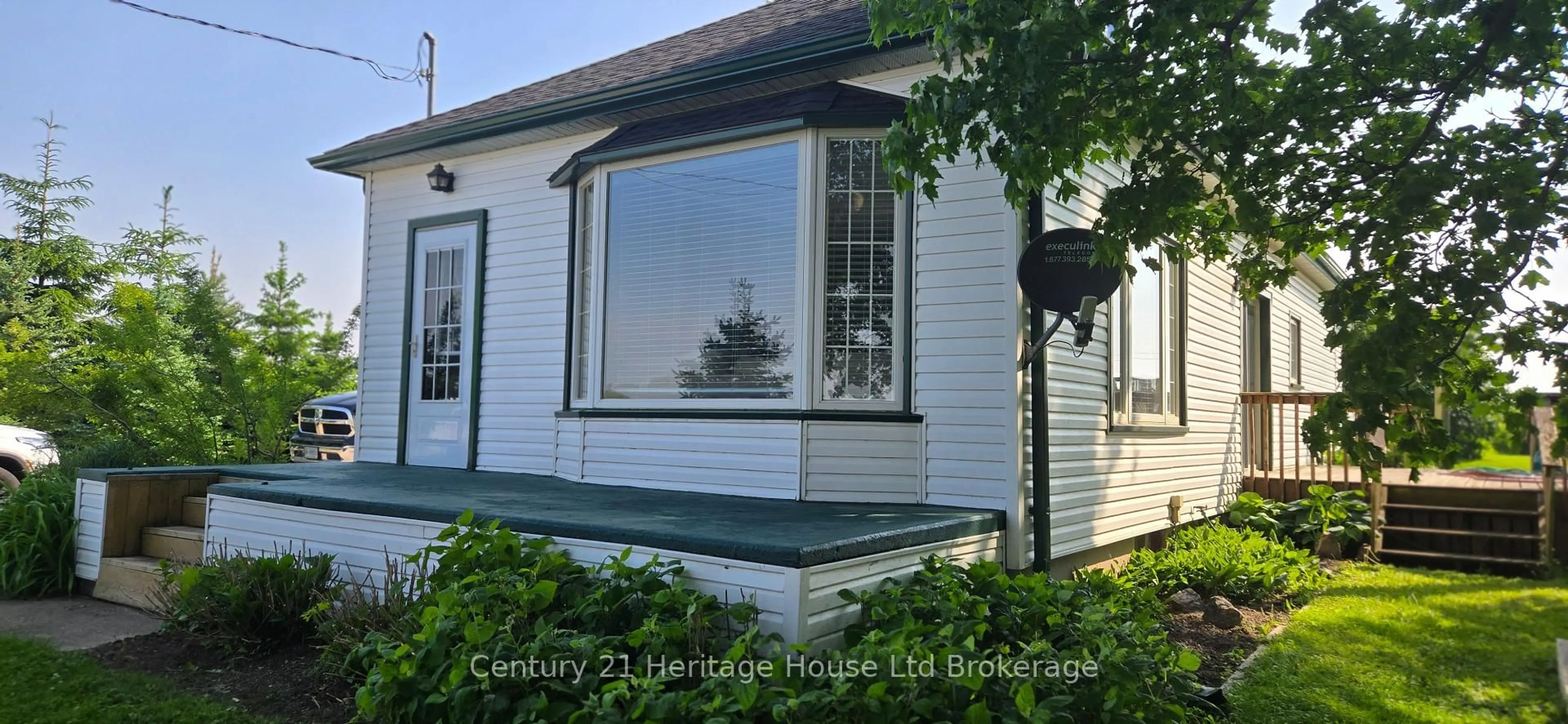 Home with vinyl exterior material, street for 474593 DODGE Line, South-West Oxford Ontario N0J 1A0