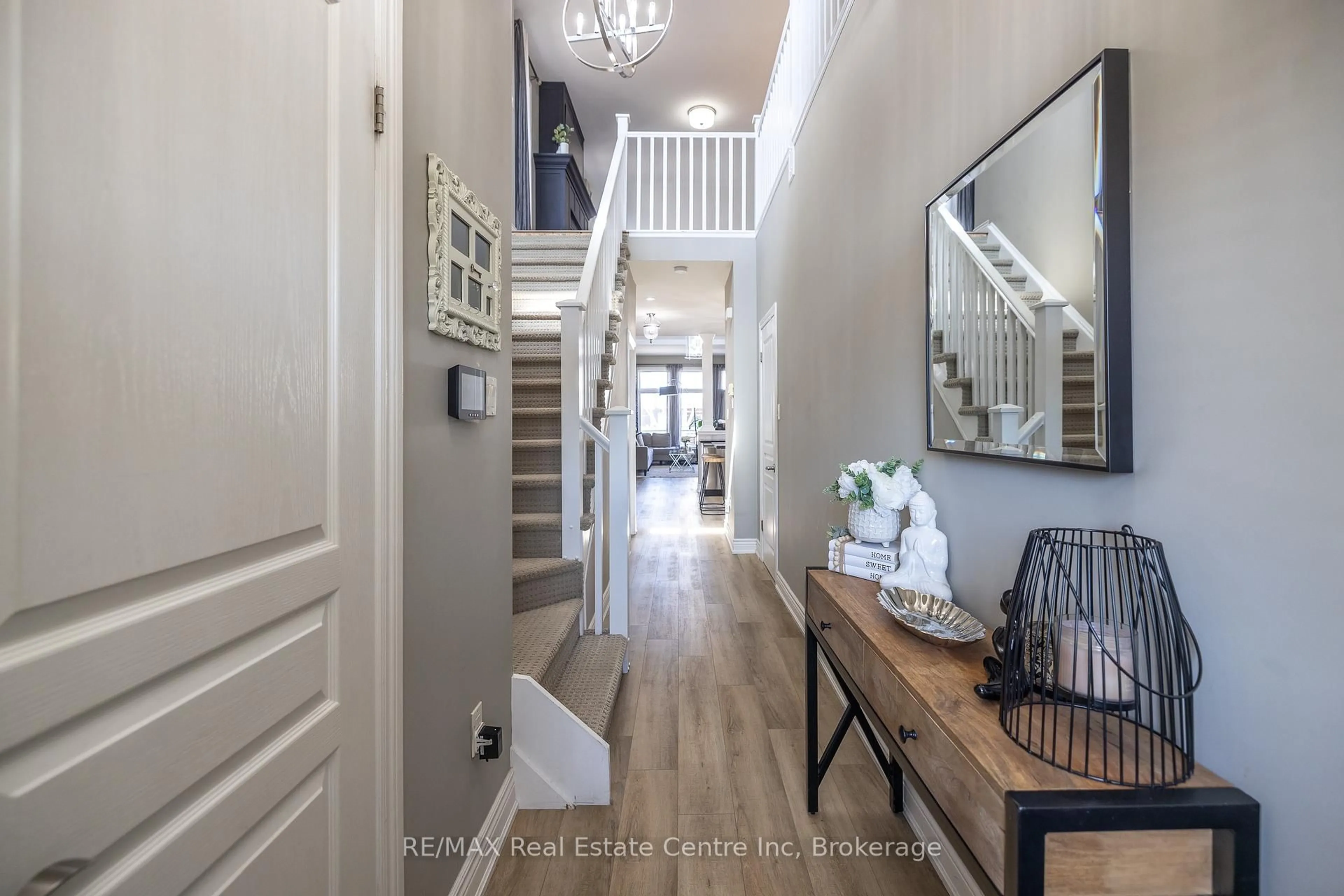 Indoor entryway for 152 Goodwin Dr, Guelph Ontario N1L 0B2