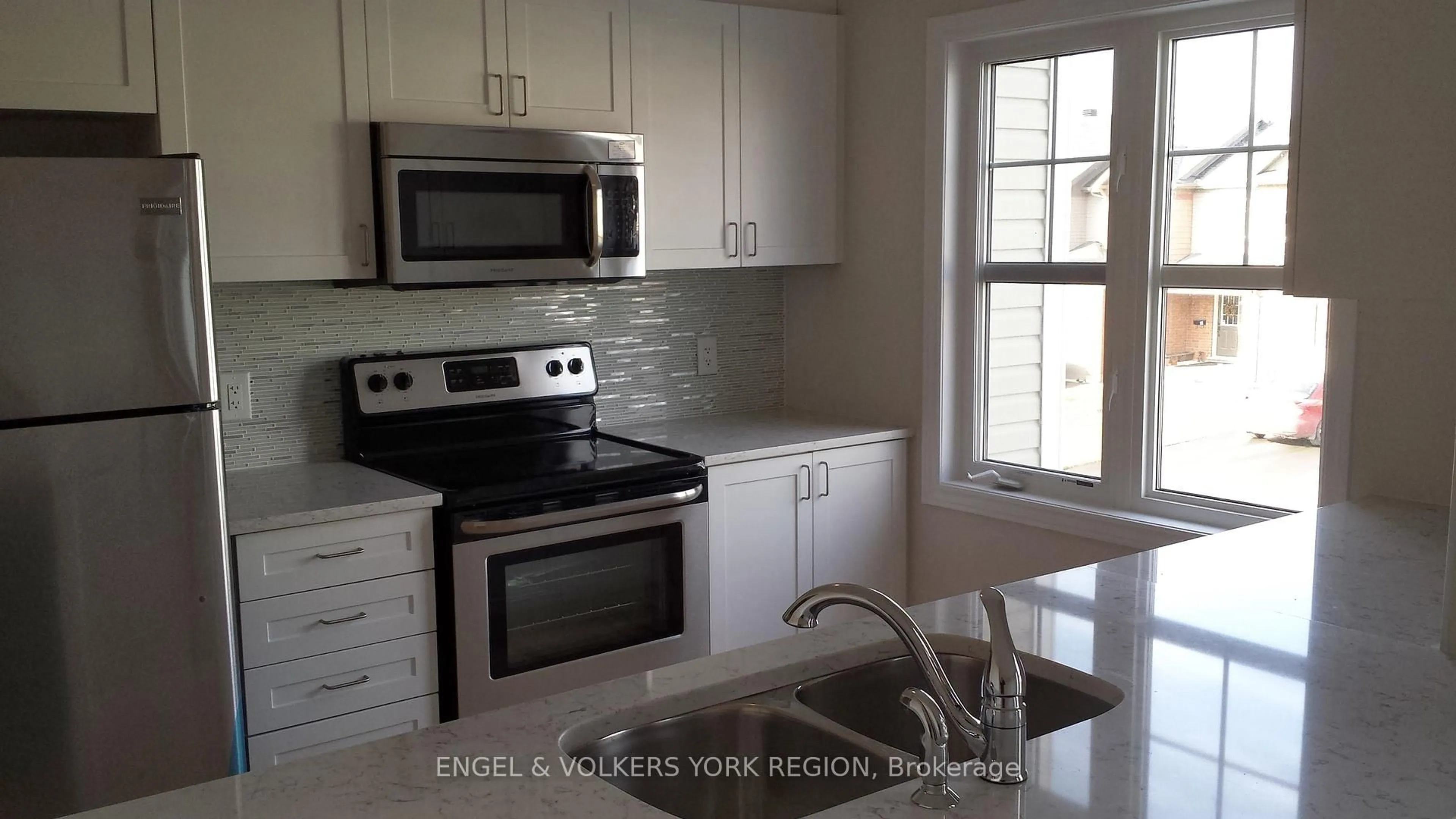 Standard kitchen, unknown for 191 Soleil Ave Ave, Ottawa Ontario K4A 0R5