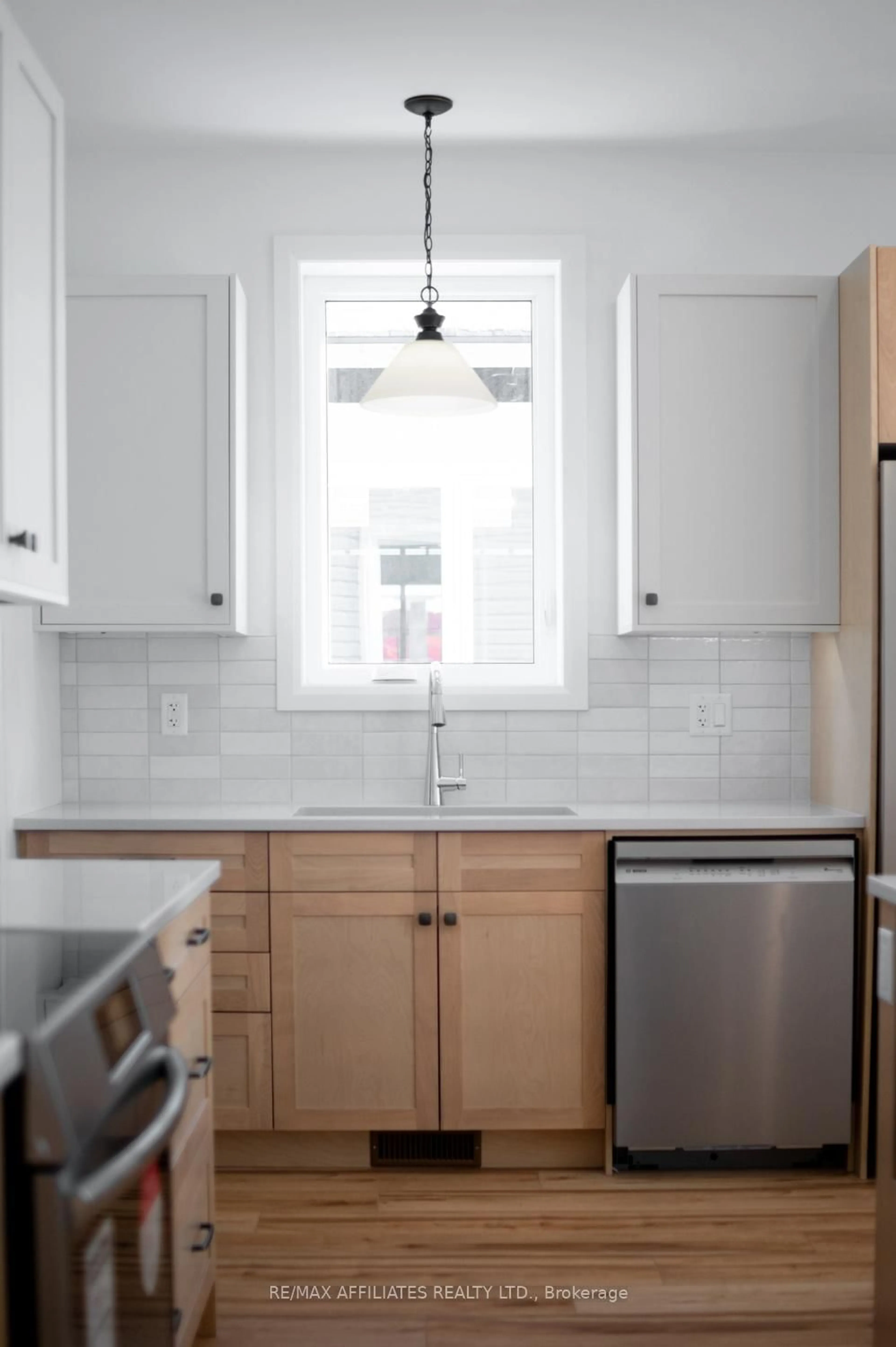 Standard kitchen, unknown for 93 Rabb St, Smiths Falls Ontario K7A 0L6