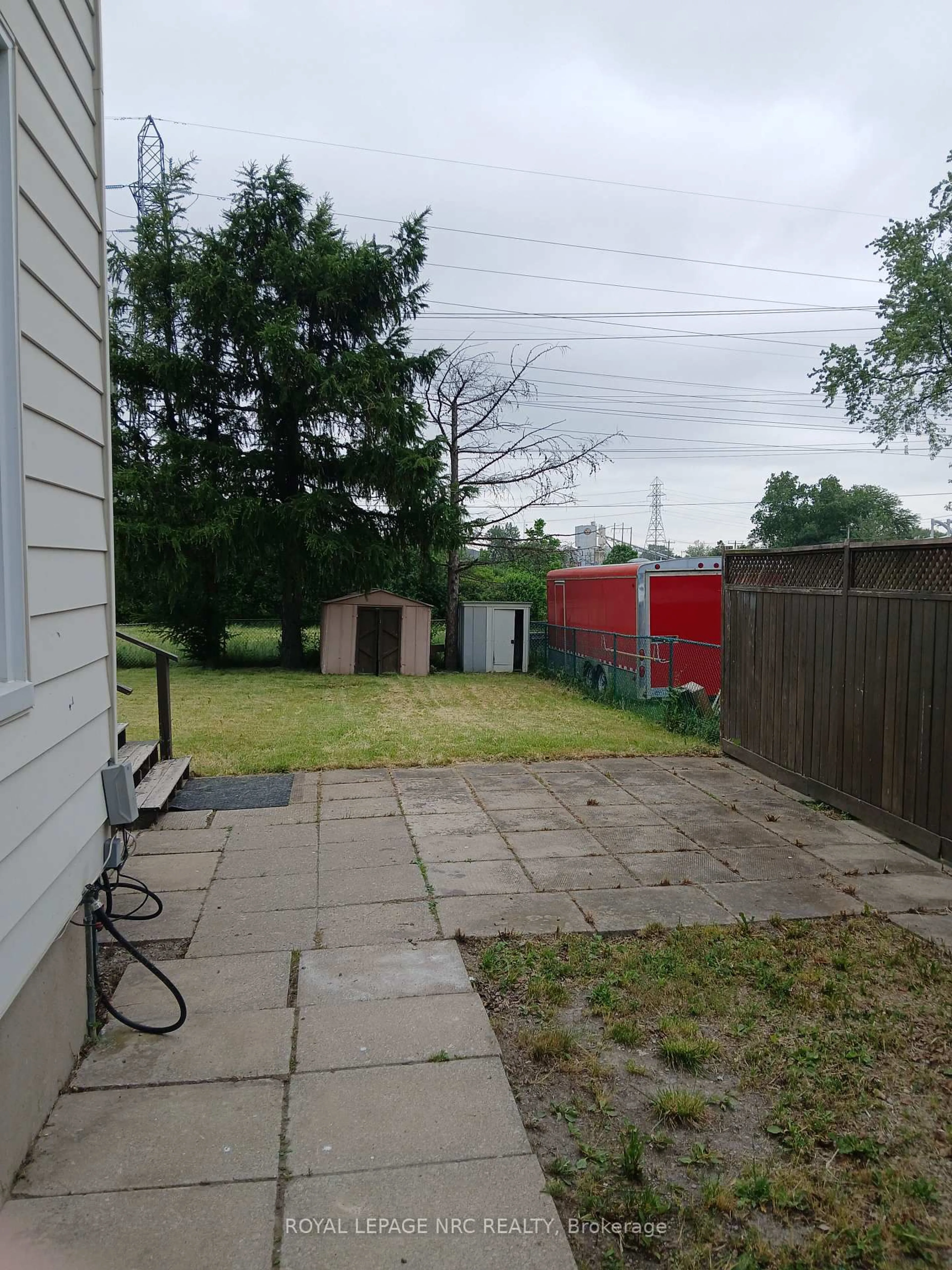 Patio, street for 20 Hayes Rd, Thorold Ontario L2V 1L8