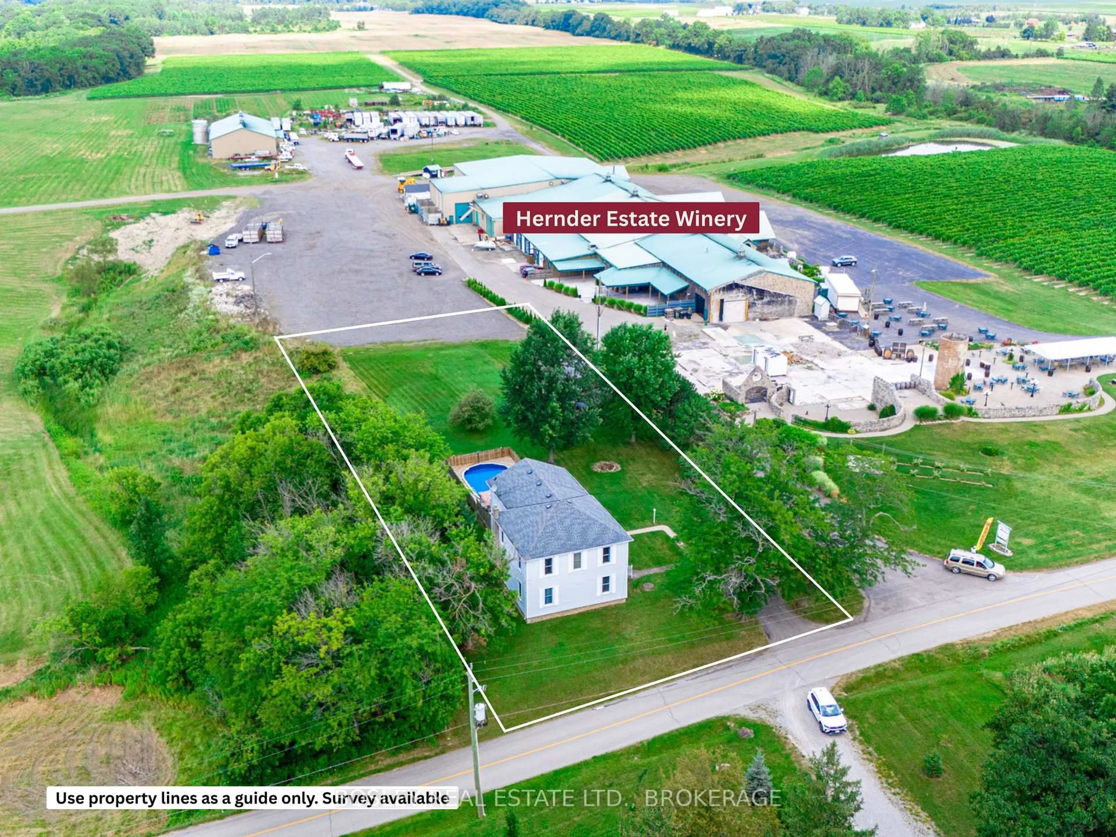 A pic from outside/outdoor area/front of a property/back of a property/a pic from drone, unknown for 1609 Eighth Ave, St. Catharines Ontario L2R 6P7