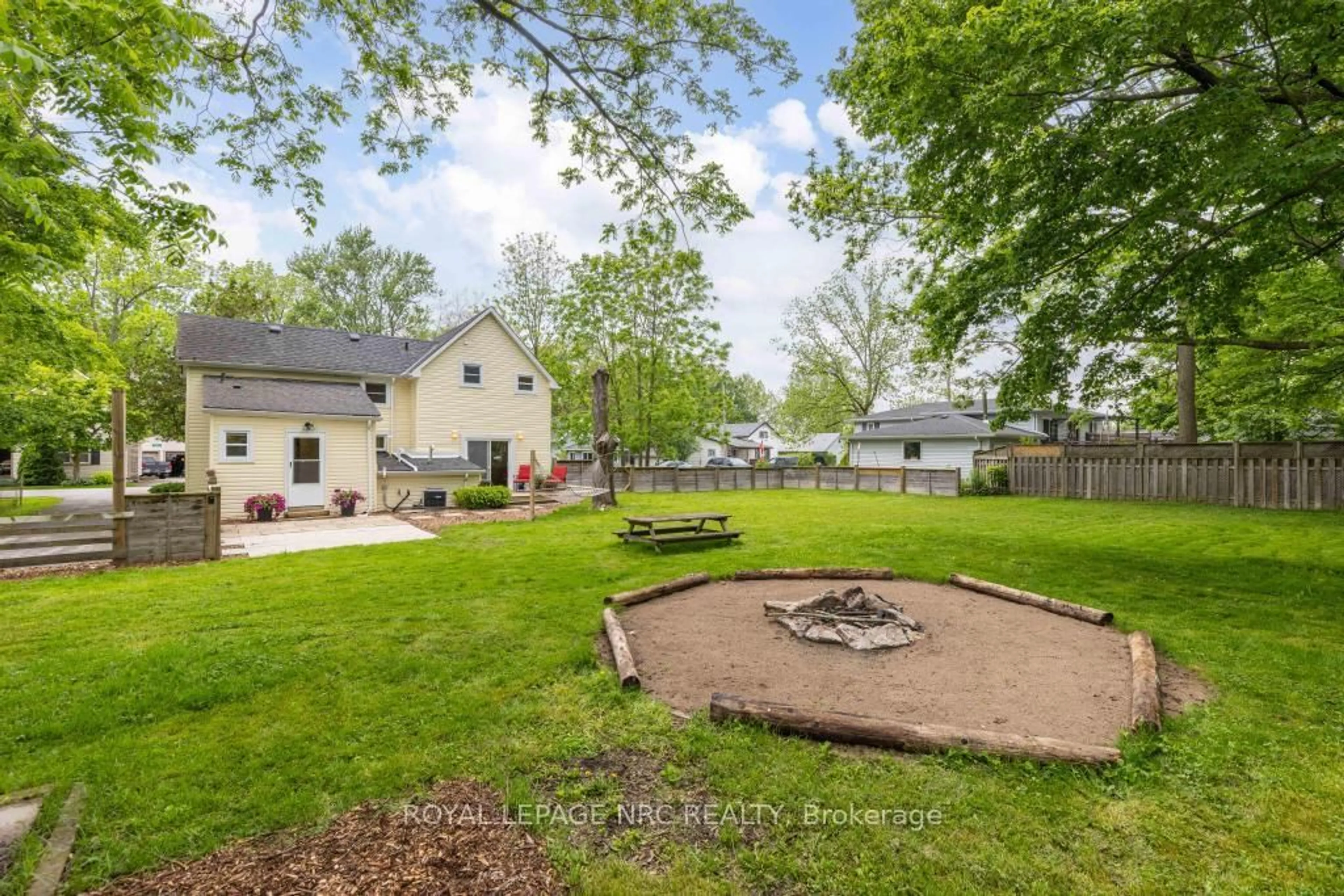 Patio, unknown for 474 North Mill St, Fort Erie Ontario L0S 1N0