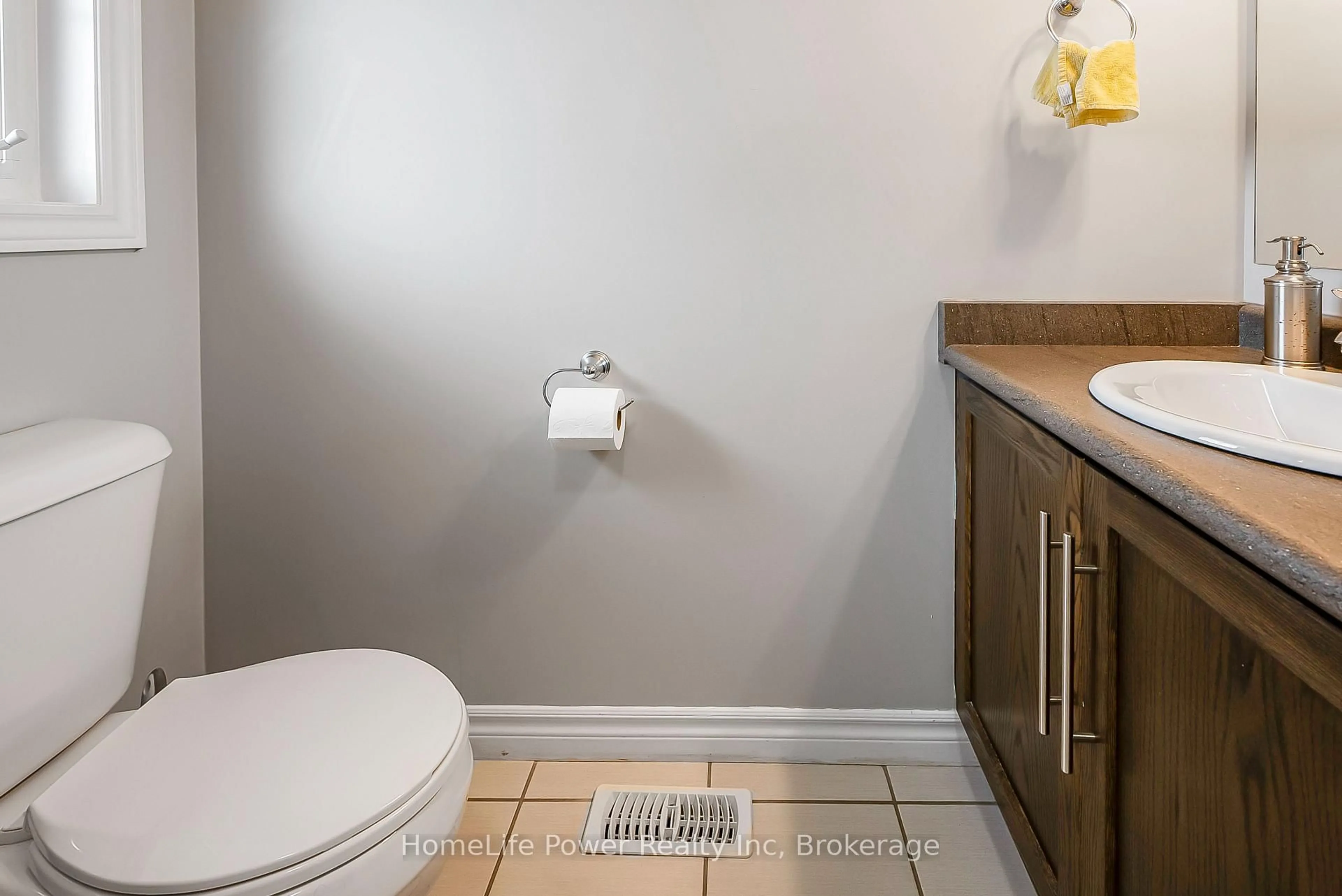 Standard bathroom, ceramic/tile floor for 1426 Caen Ave, Woodstock Ontario N4T 0J7