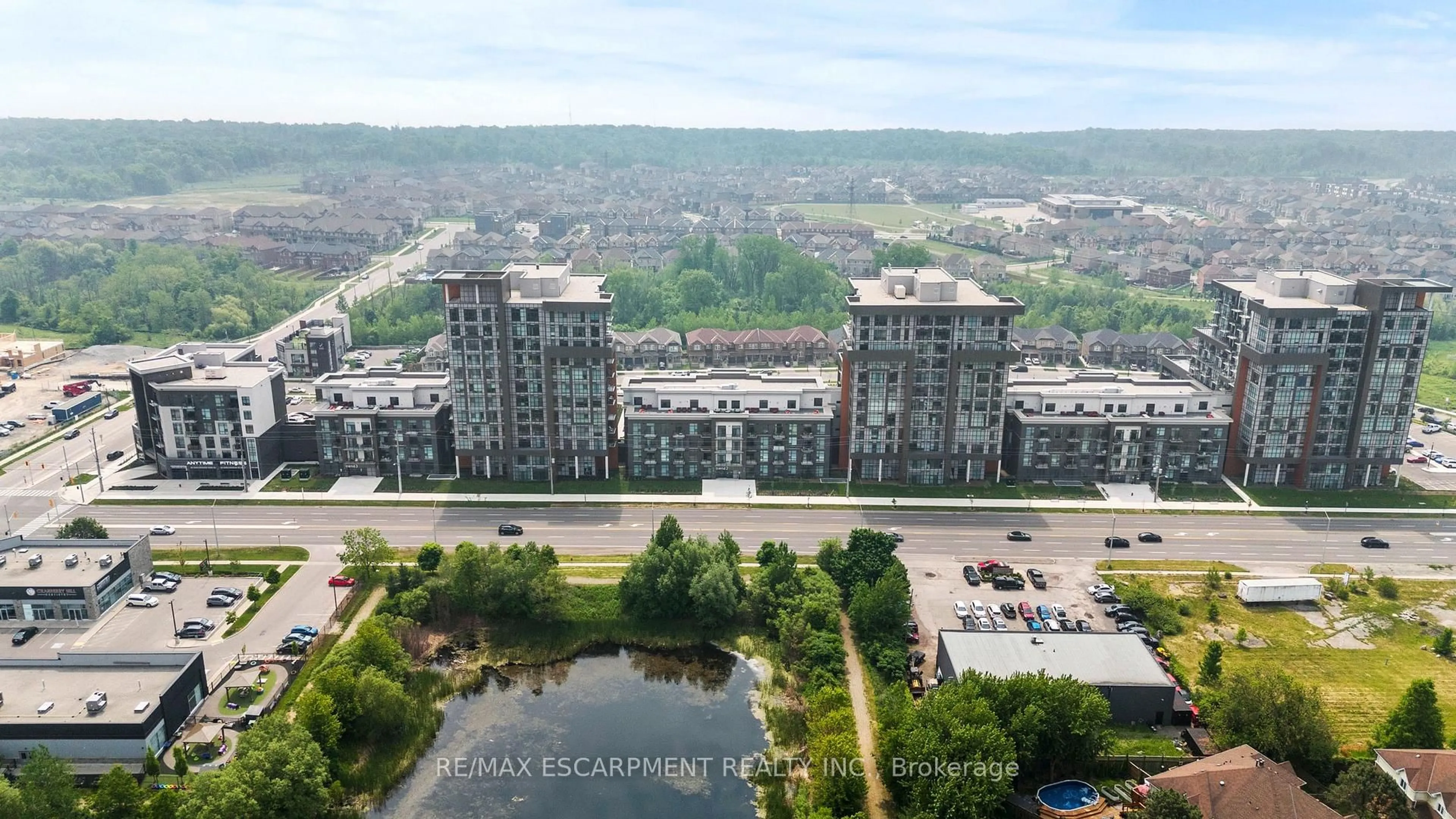 A pic from outside/outdoor area/front of a property/back of a property/a pic from drone, city buildings view from balcony for 460 Dundas St #433, Hamilton Ontario L8B 2A5