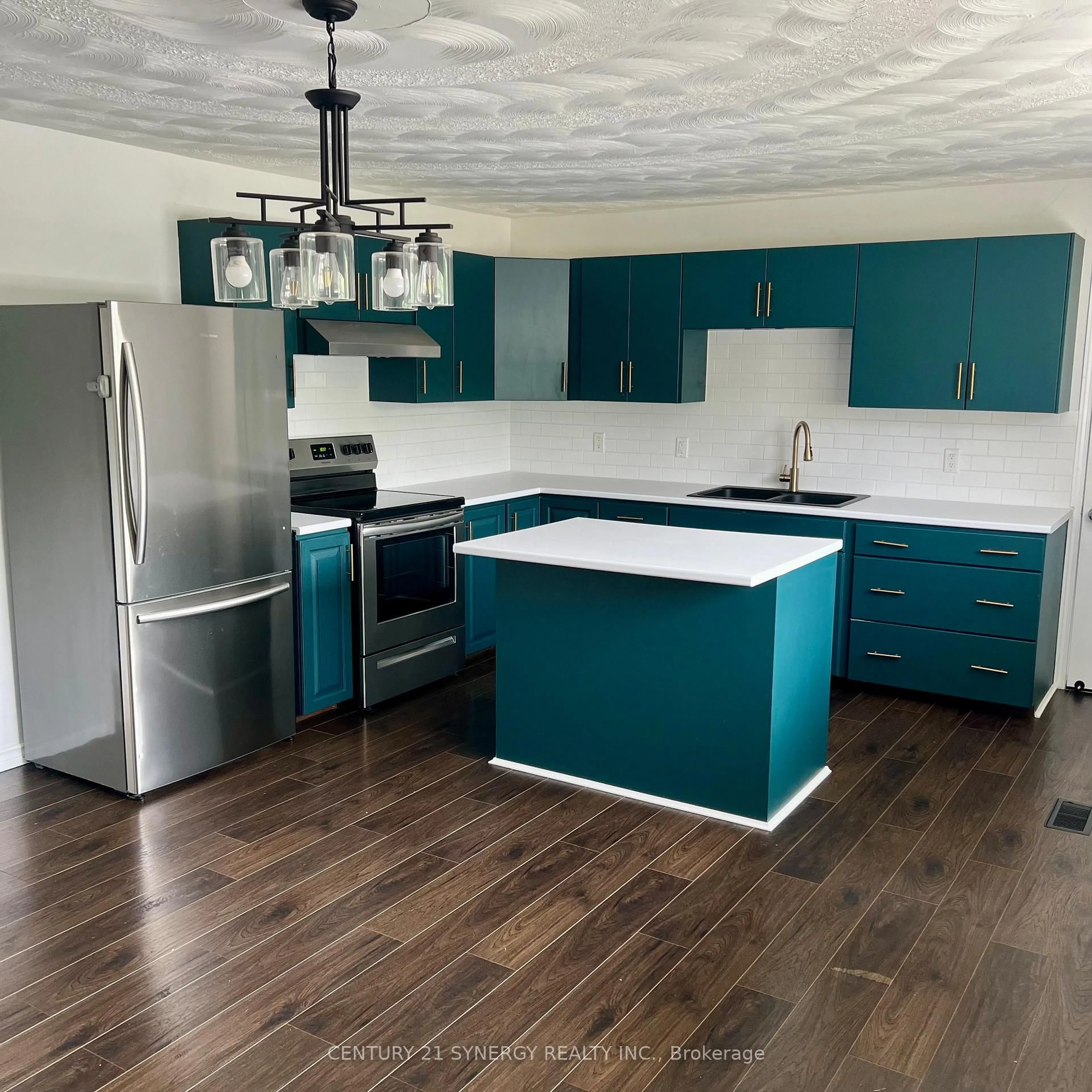 Open concept kitchen, wood/laminate floor for 6768 Roger Stevens Dr, Smiths Falls Ontario K7A 4S6