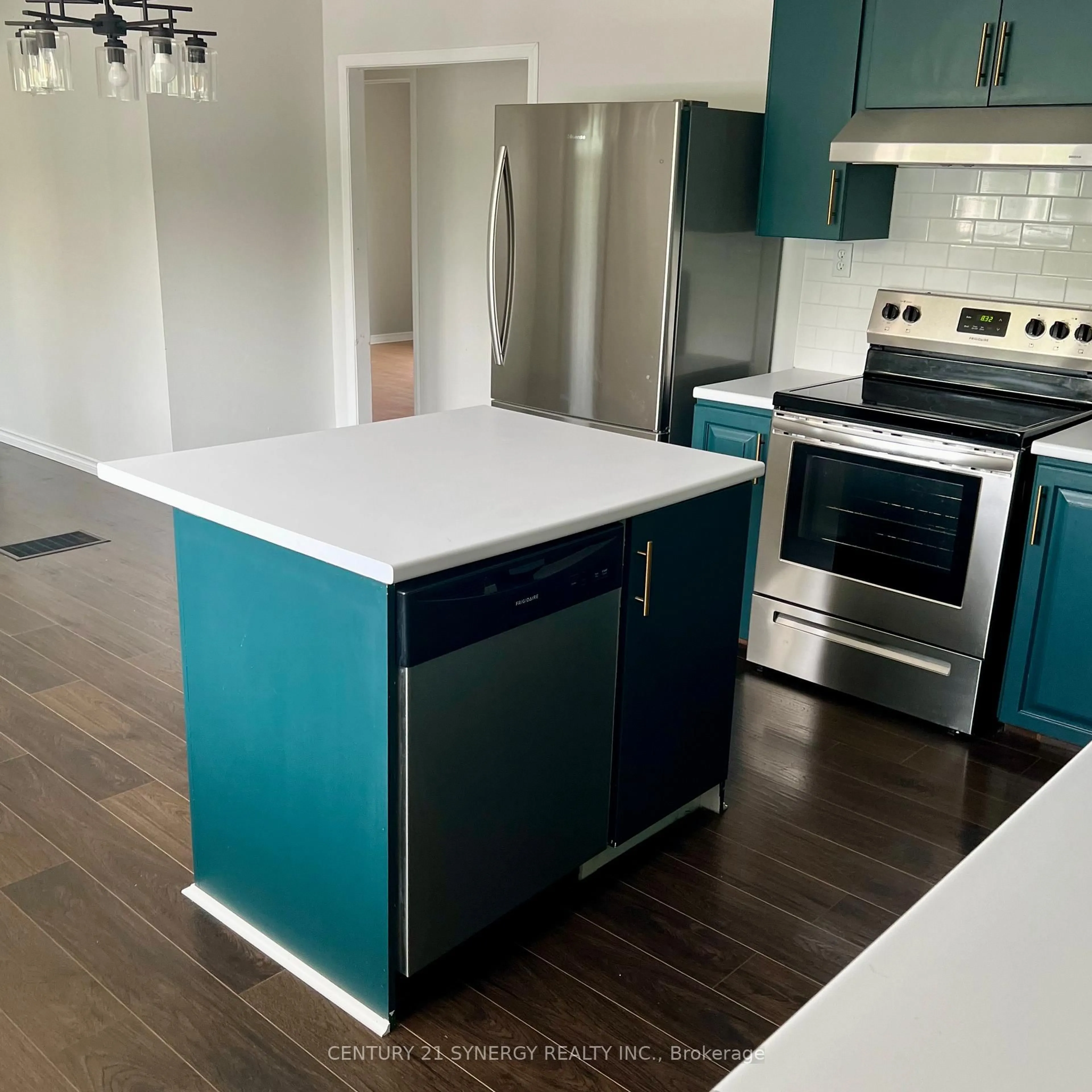 Open concept kitchen, wood/laminate floor for 6768 Roger Stevens Dr, Smiths Falls Ontario K7A 4S6
