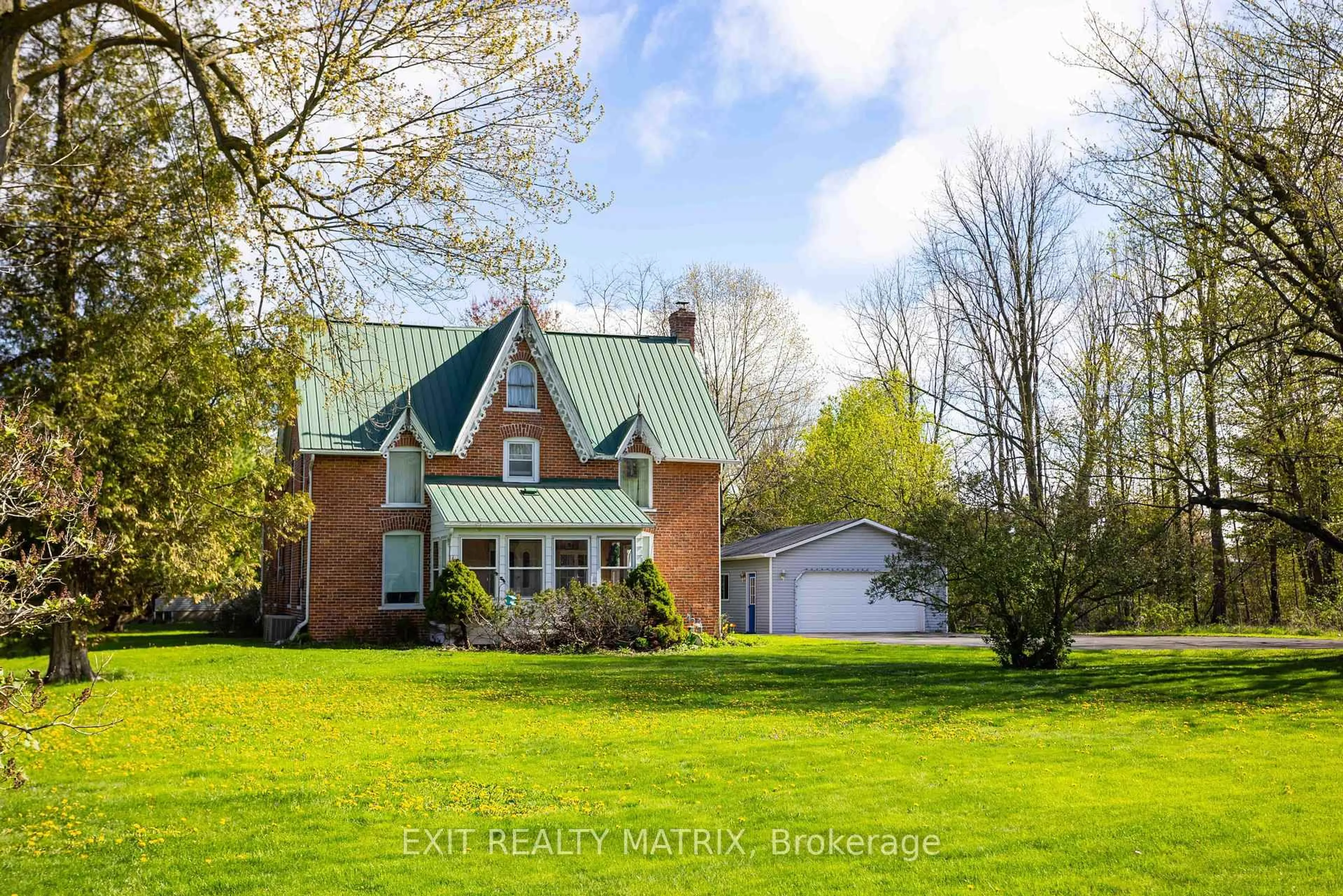 A pic from outside/outdoor area/front of a property/back of a property/a pic from drone, street for 74 CRAIG St, Russell Ontario K4R 1A2