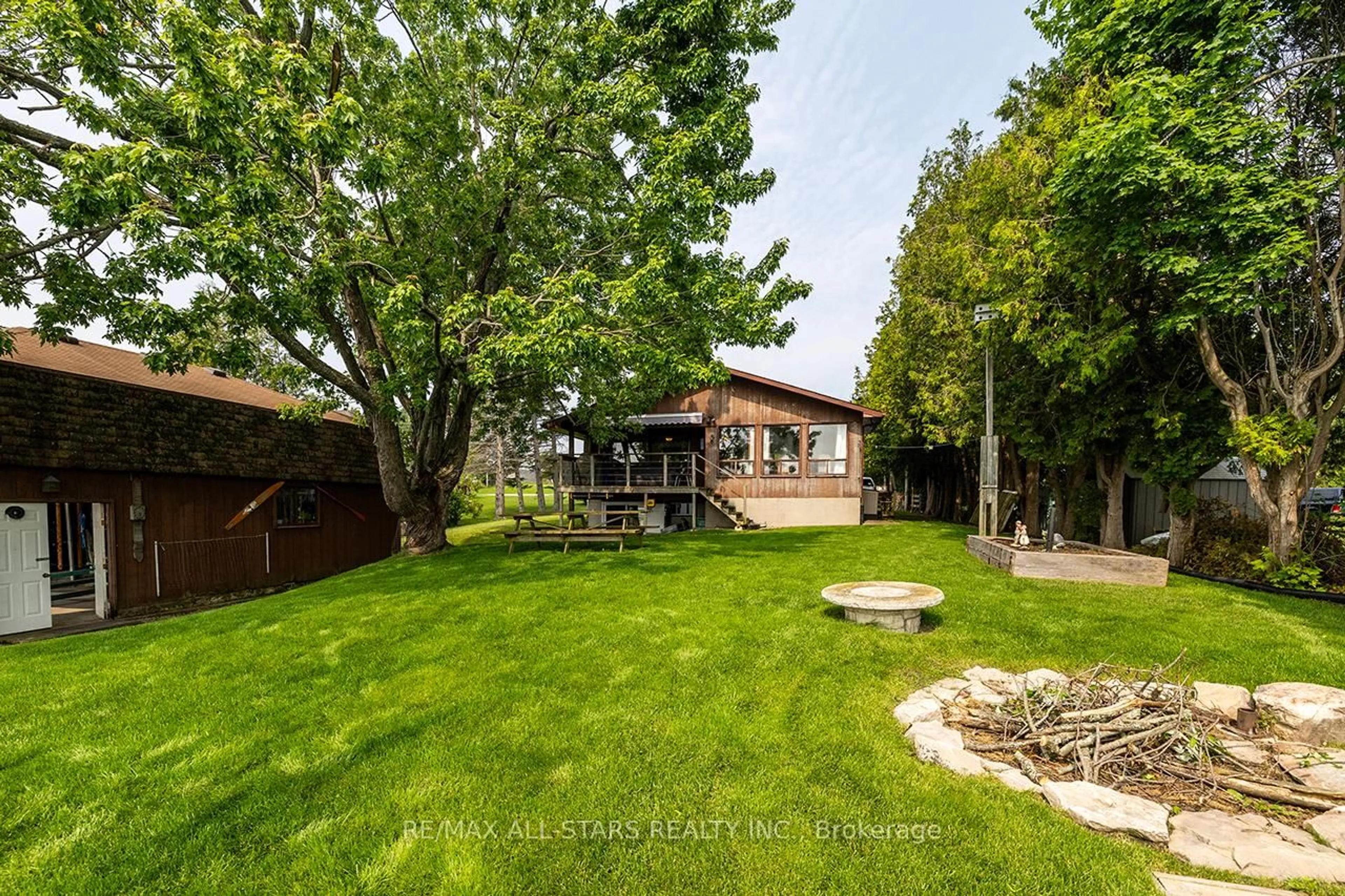 A pic from outside/outdoor area/front of a property/back of a property/a pic from drone, street for 38 Riverside Dr, Kawartha Lakes Ontario K9V 0H6