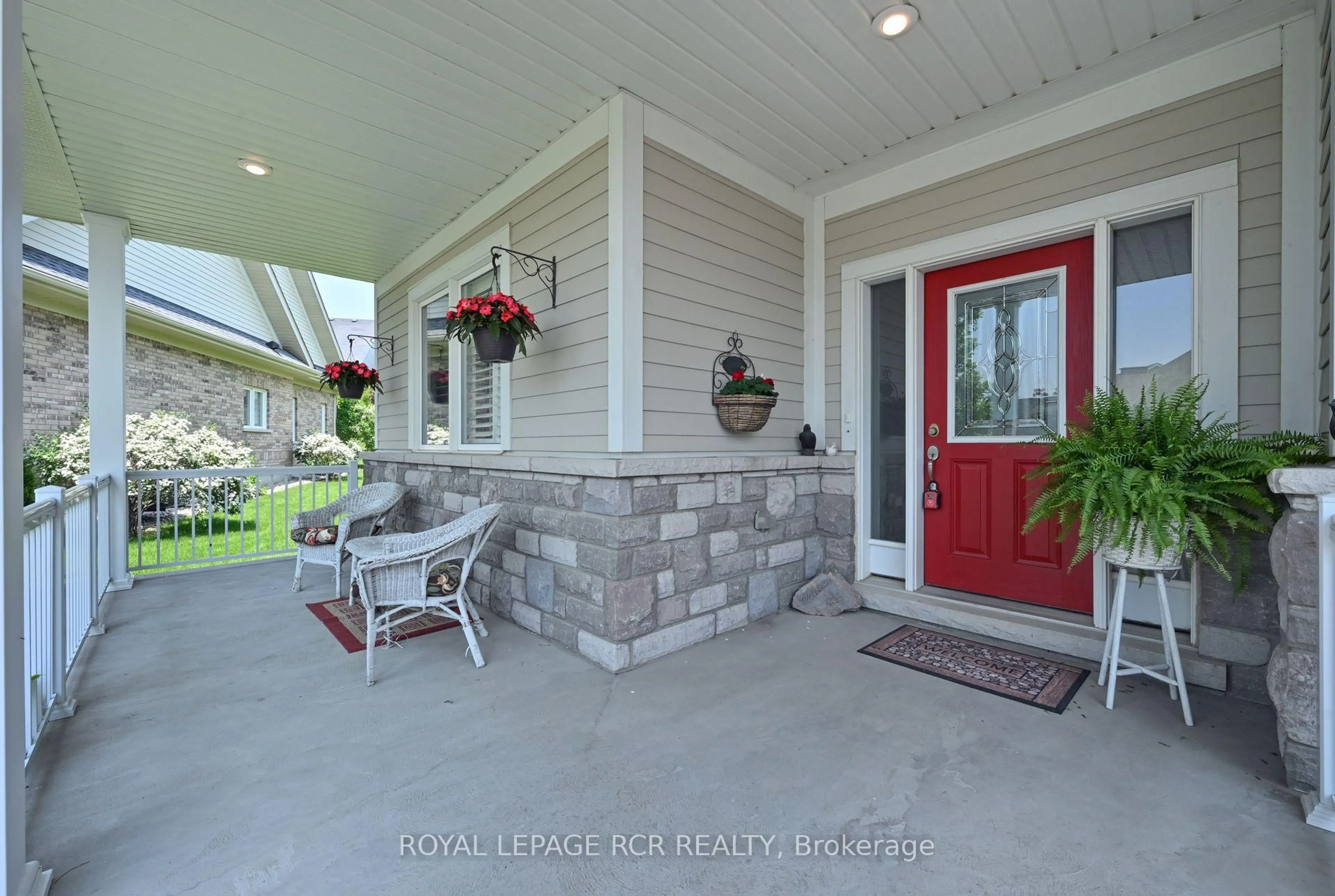 Indoor entryway for 200 Kingfisher Dr #130, Mono Ontario L9W 0B3