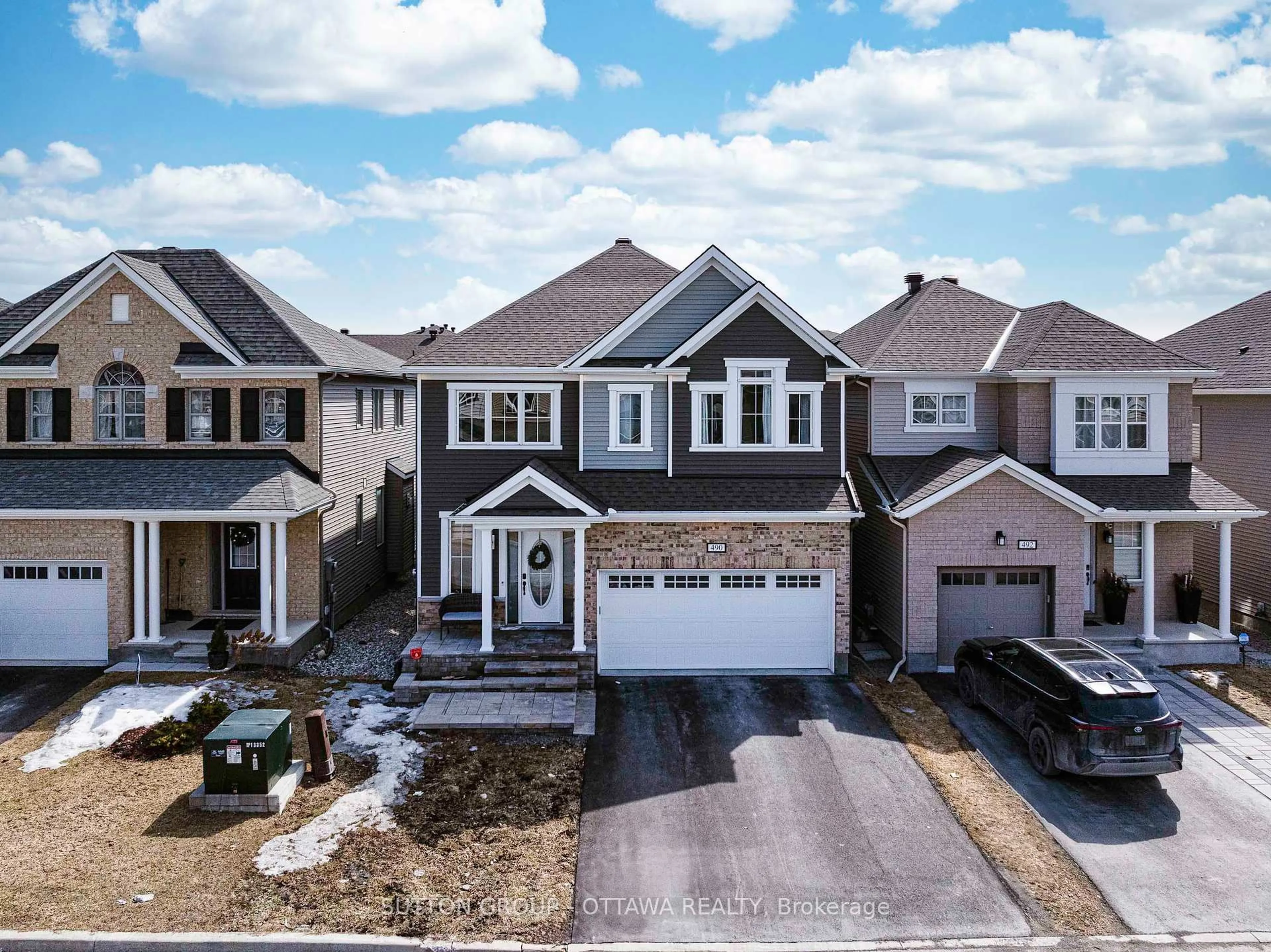 A pic from outside/outdoor area/front of a property/back of a property/a pic from drone, street for 490 Alcor Terr, Ottawa Ontario K2J 6S9