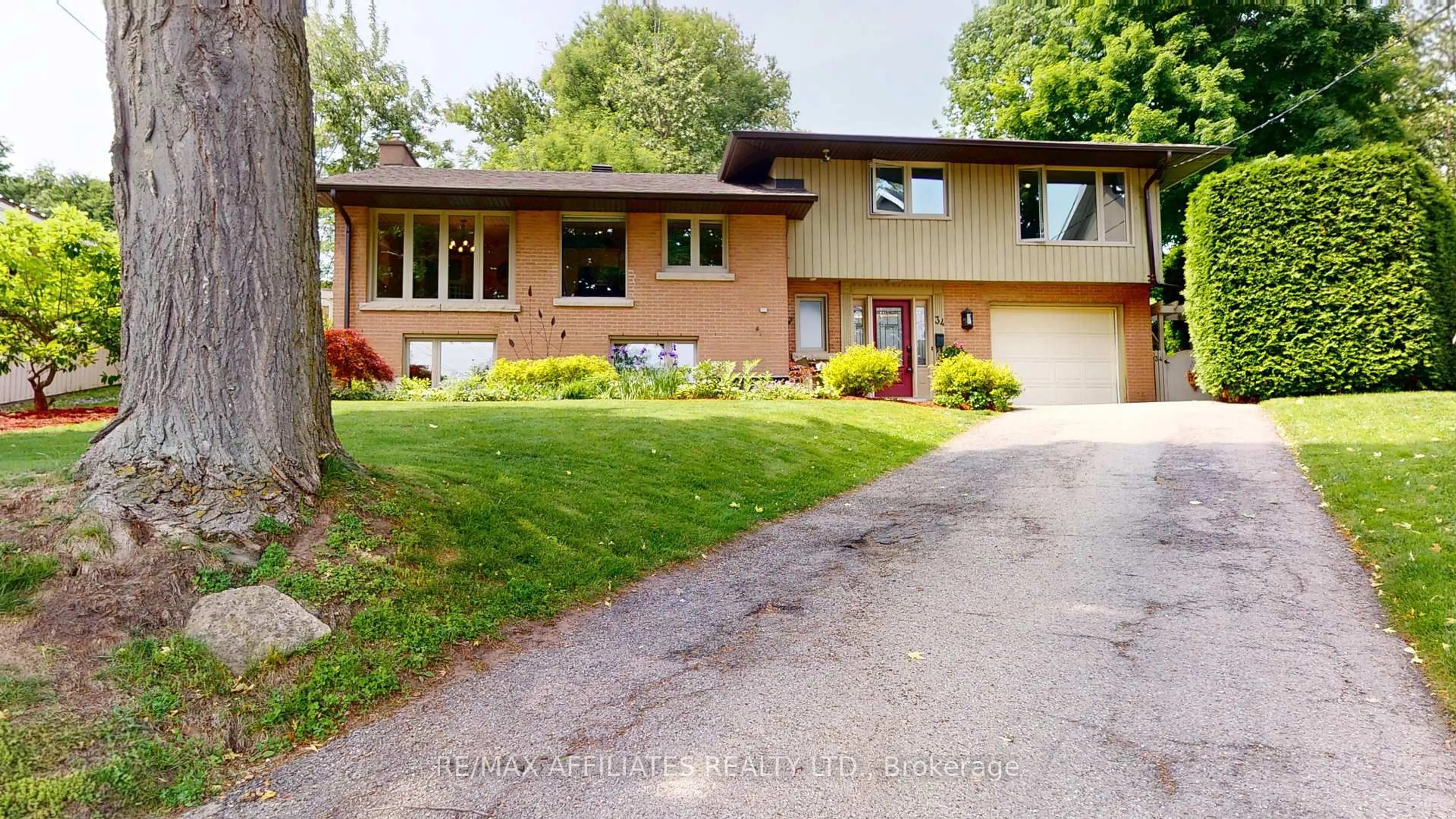 Home with brick exterior material, street for 34 Riverview Dr, Brockville Ontario K6V 2Y6
