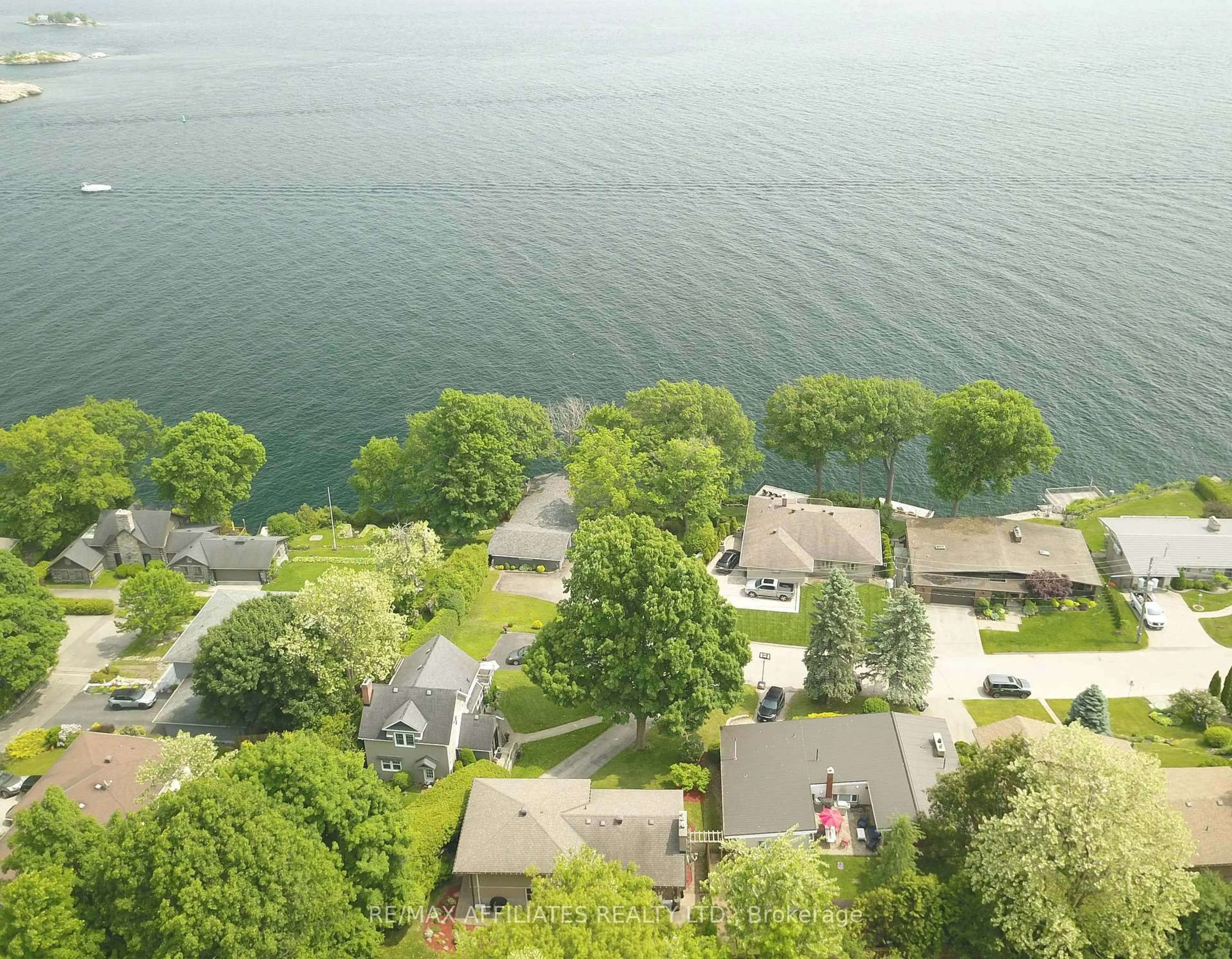 A pic from outside/outdoor area/front of a property/back of a property/a pic from drone, water/lake/river/ocean view for 34 Riverview Dr, Brockville Ontario K6V 2Y6