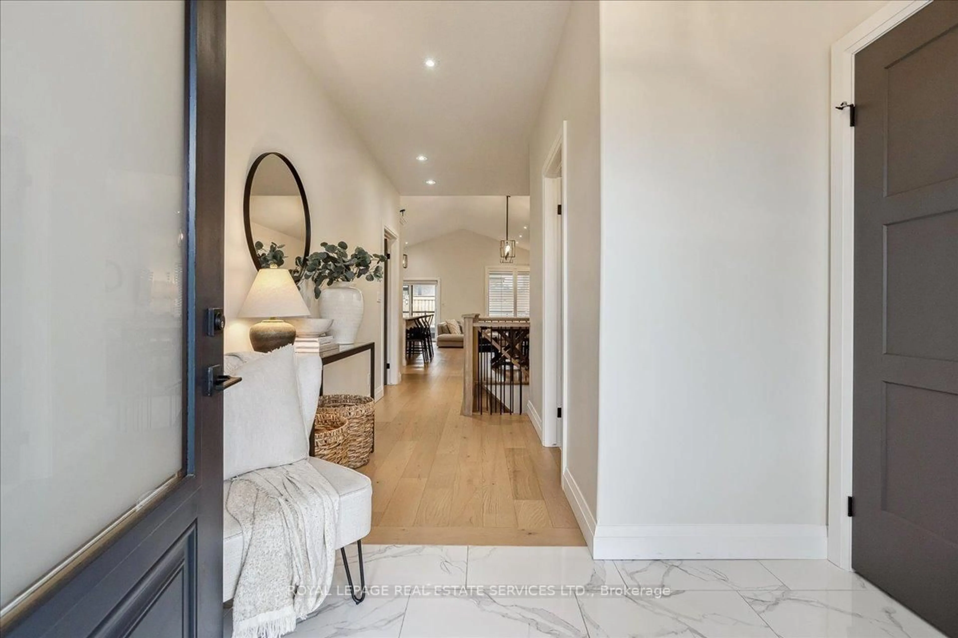 Indoor entryway for 9 Hare St, Norfolk Ontario N0E 1Y0