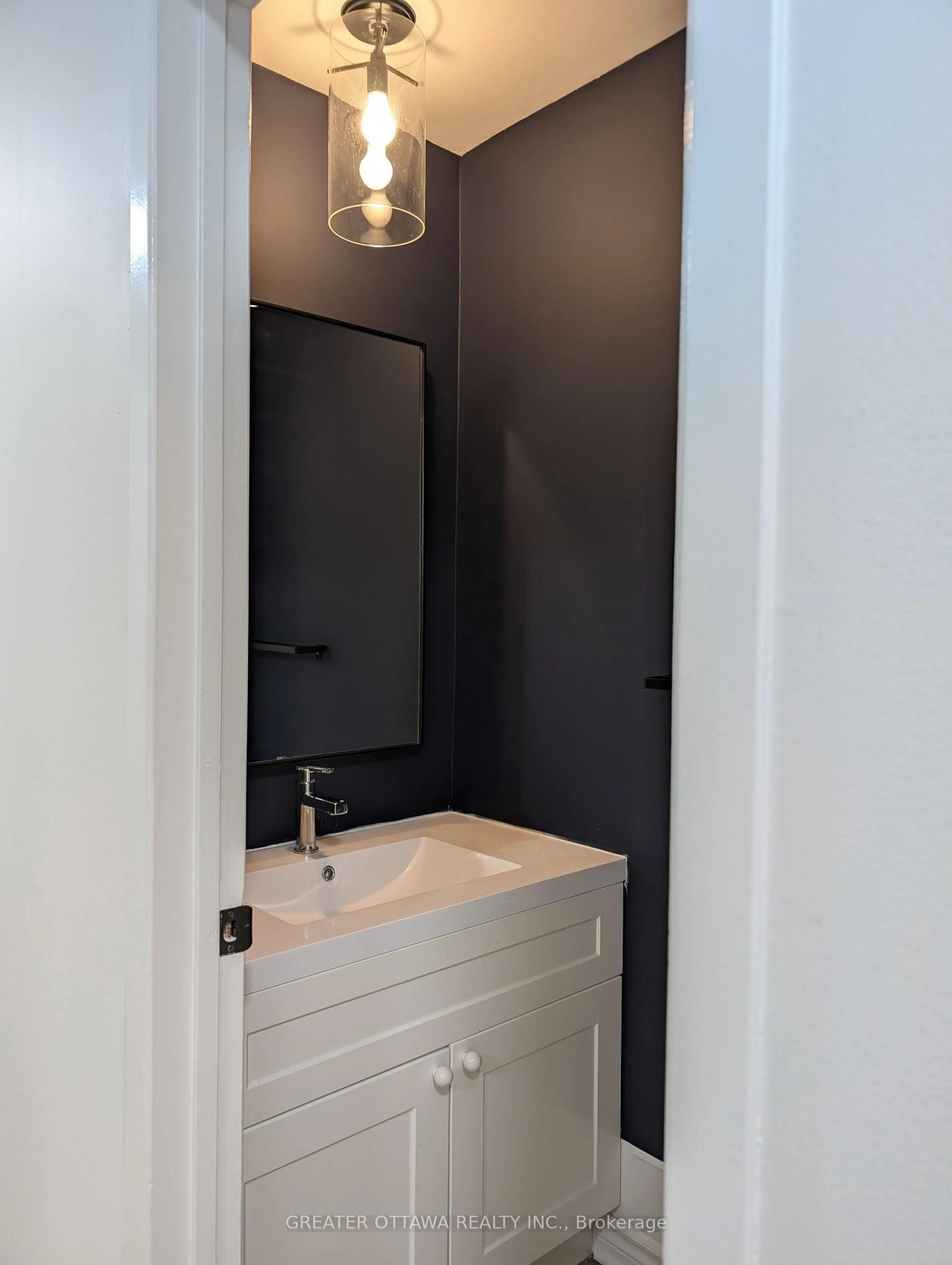 Contemporary bathroom, unknown for 76 Clarkson Cres, Ottawa Ontario K2L 3E2